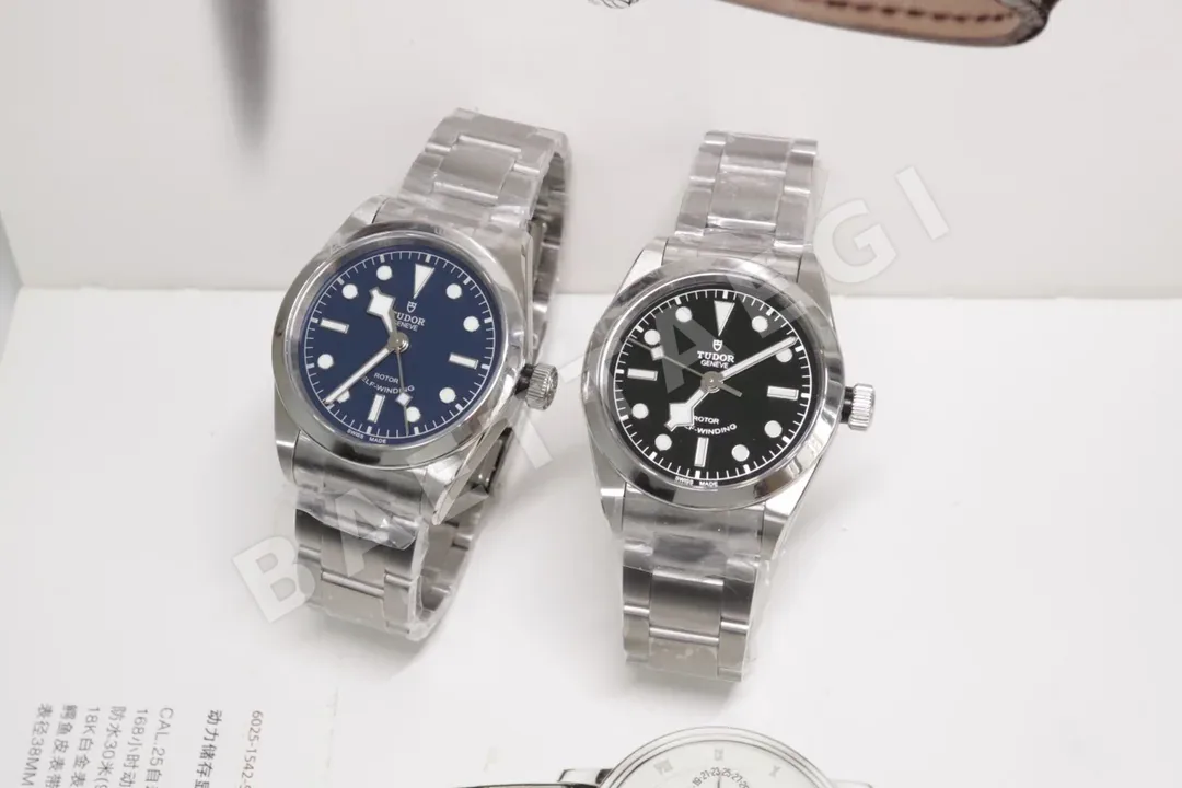 IWC 블루 다이얼 나일론 스트랩 시계 상세 이미지 9