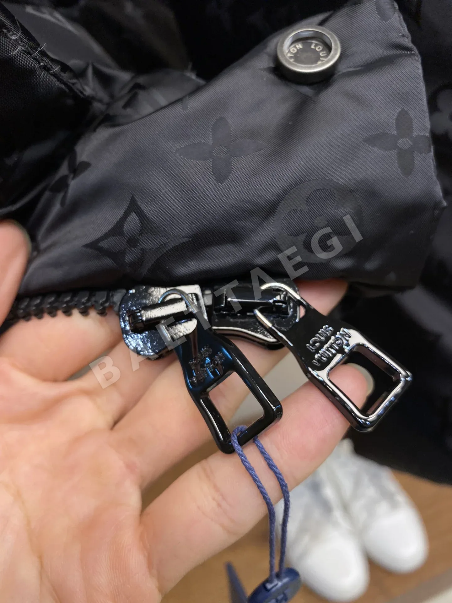 루이비통 모노그램 자카드 다운 남성 패딩 상세 이미지 4