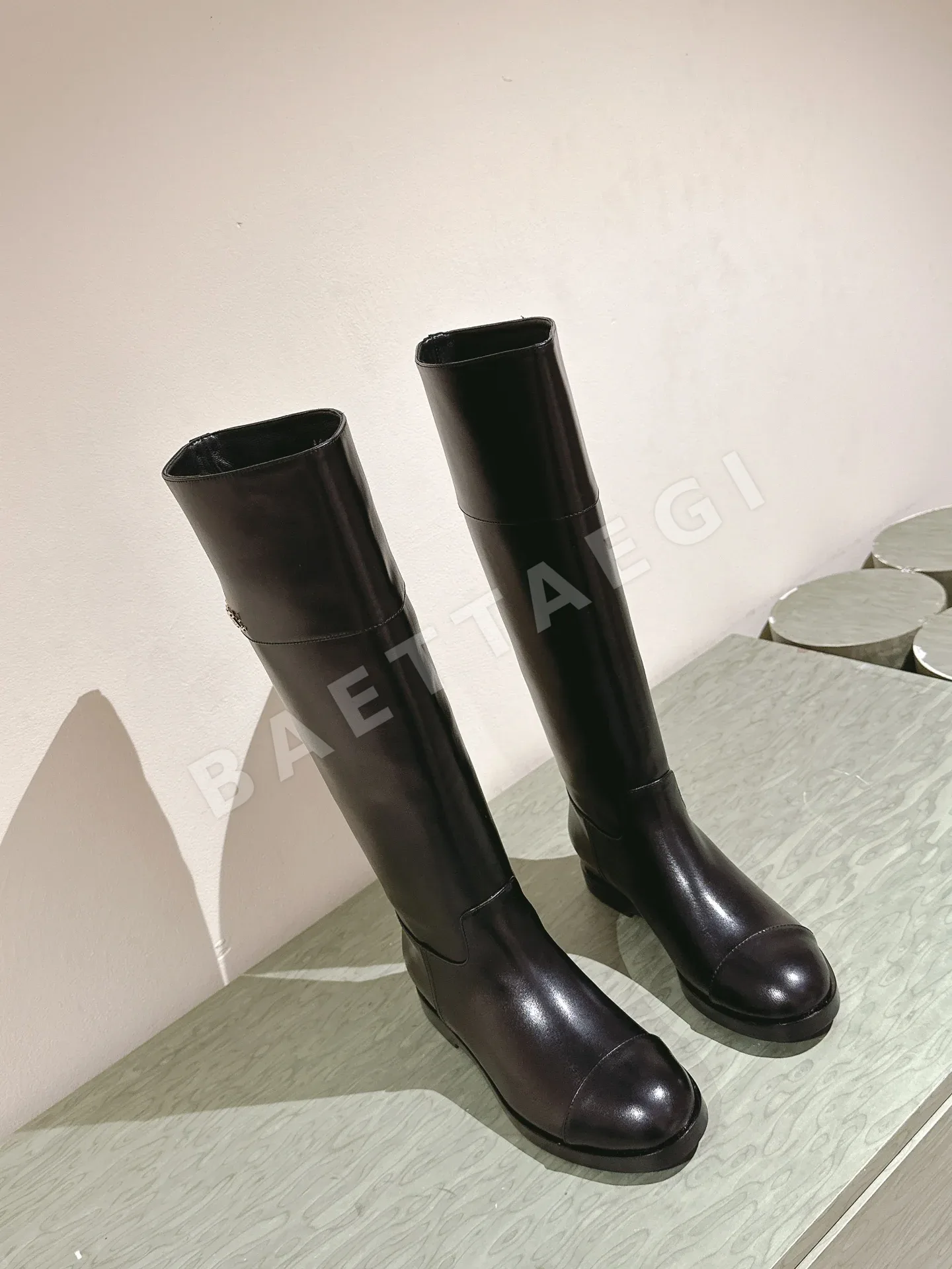 샤넬 자수 로고 가죽 부츠 상세 이미지 7