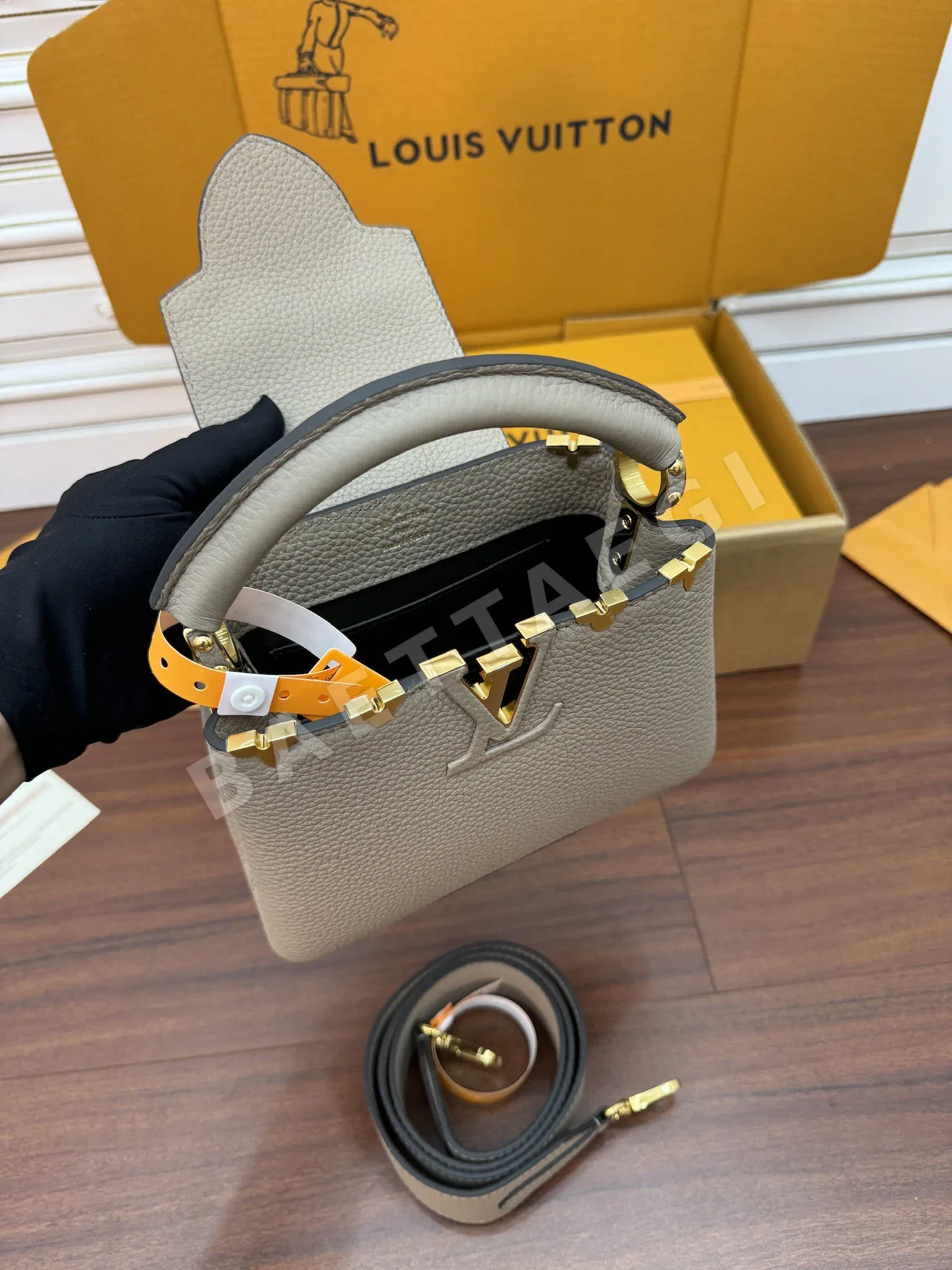 루이비통 M24567 가방 상세 이미지 9