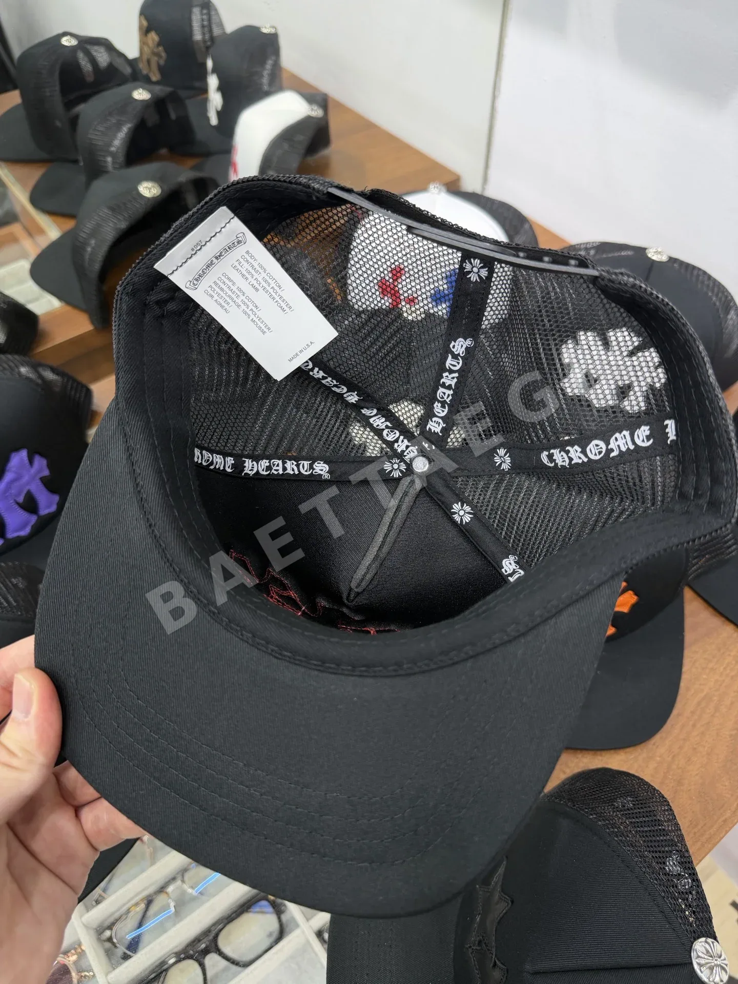 크롬하츠 은색 베이스볼 캡 빨간 십자가 패치 상세 이미지 4