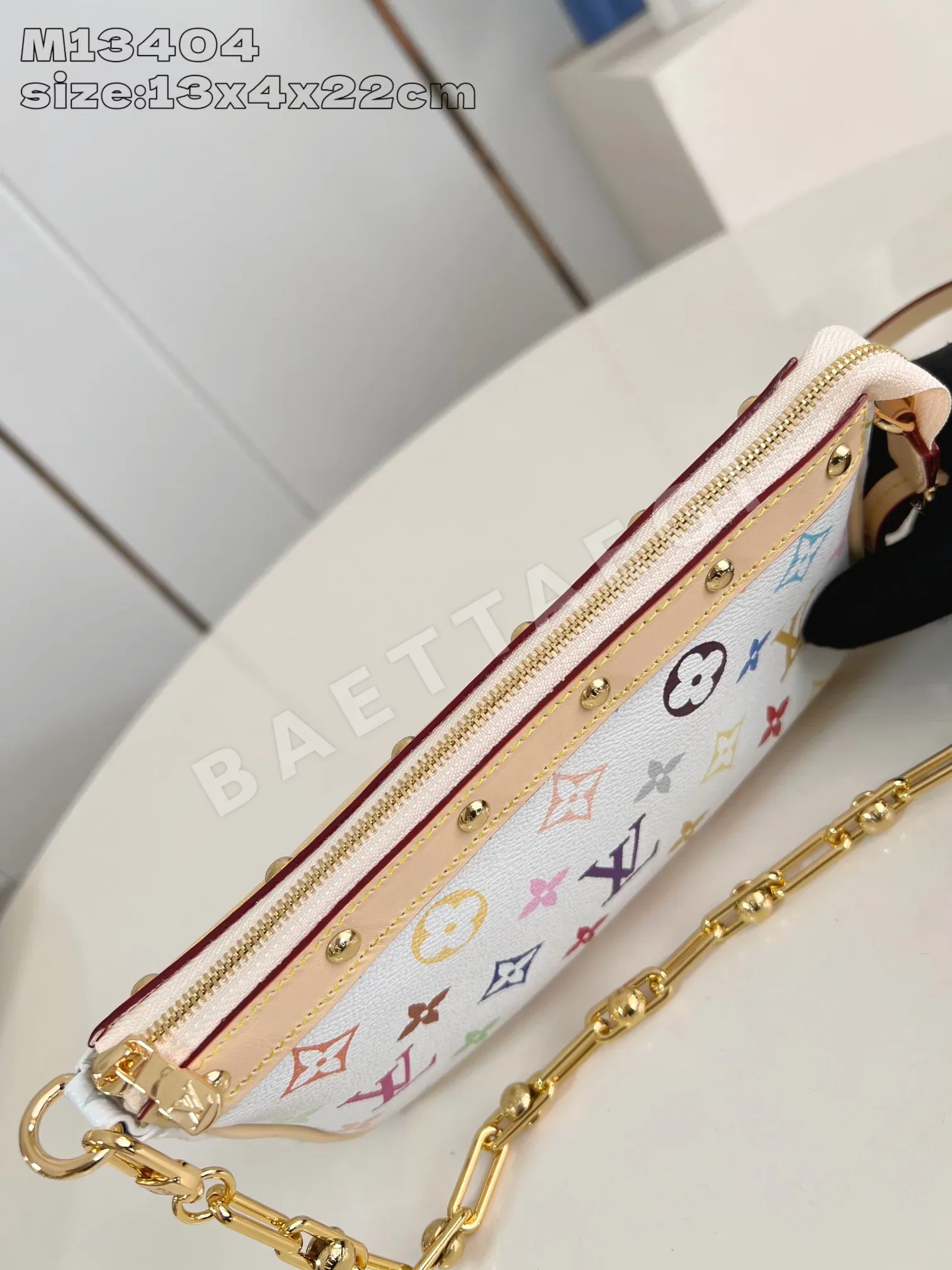 루이비통 M13404 화이트 포쉐트 핸드백 상세 이미지 7