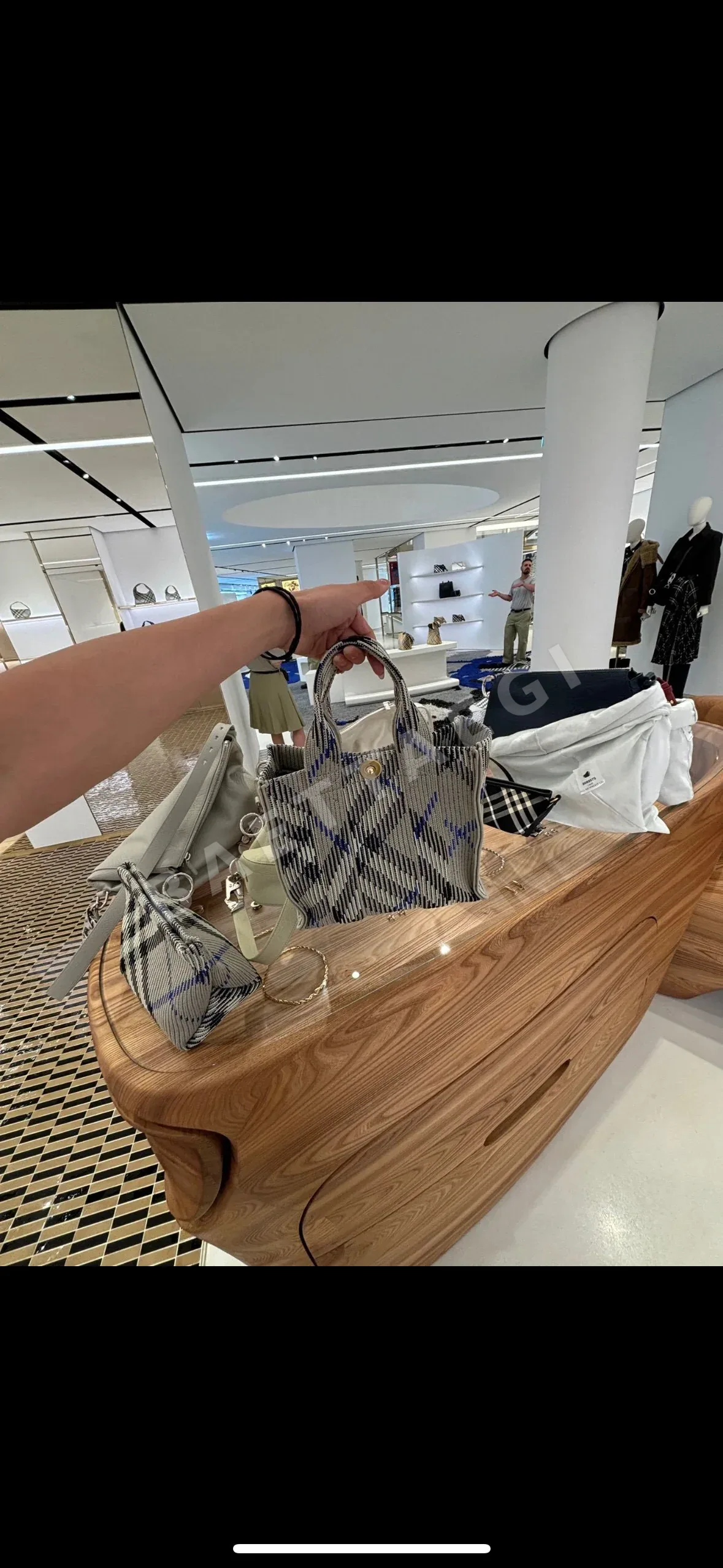 버버리 가방 상세 이미지 6