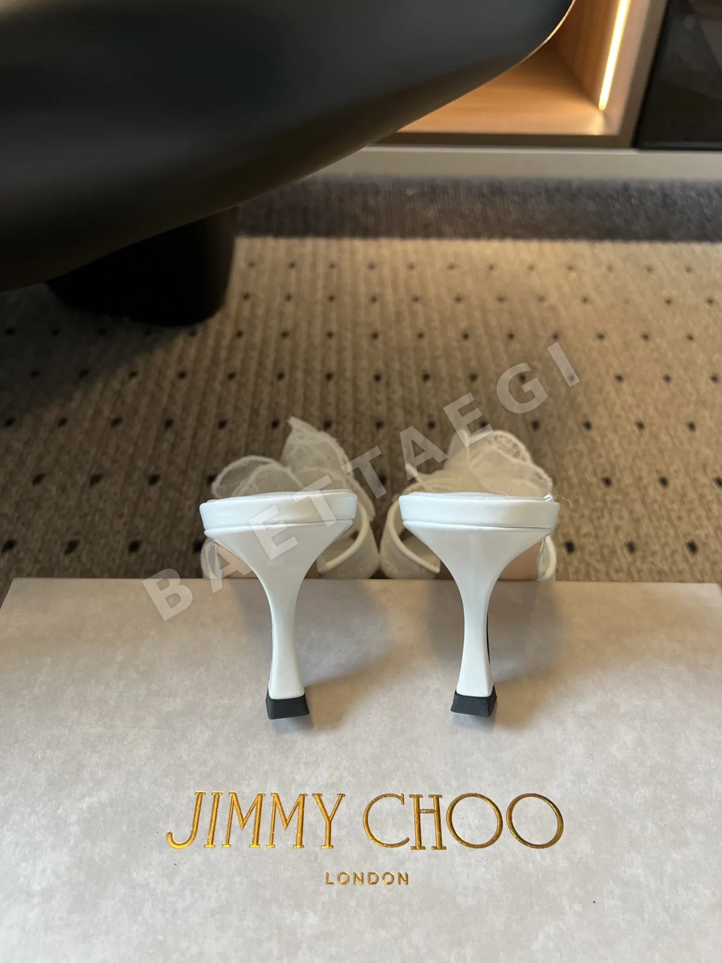 지미추 레이스 장미 장식 스퀘어토 하이힐 샌들 상세 이미지 9