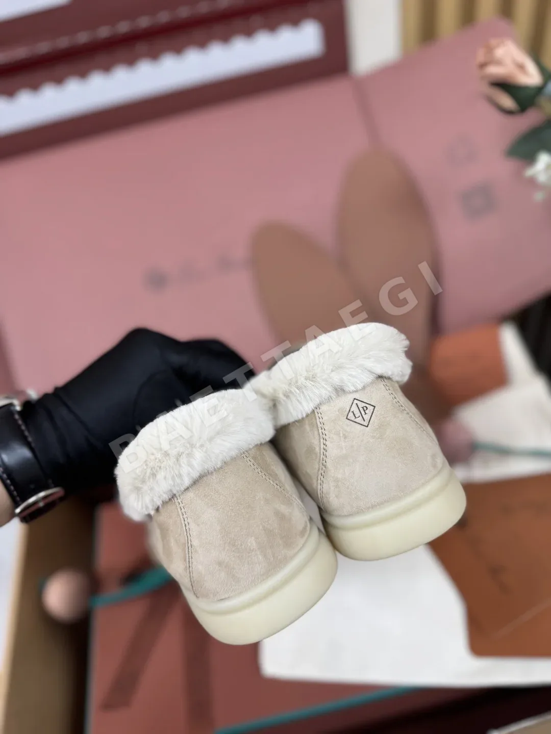 로로피아나 코요테 퍼 로우컷 여성 신발 상세 이미지 7