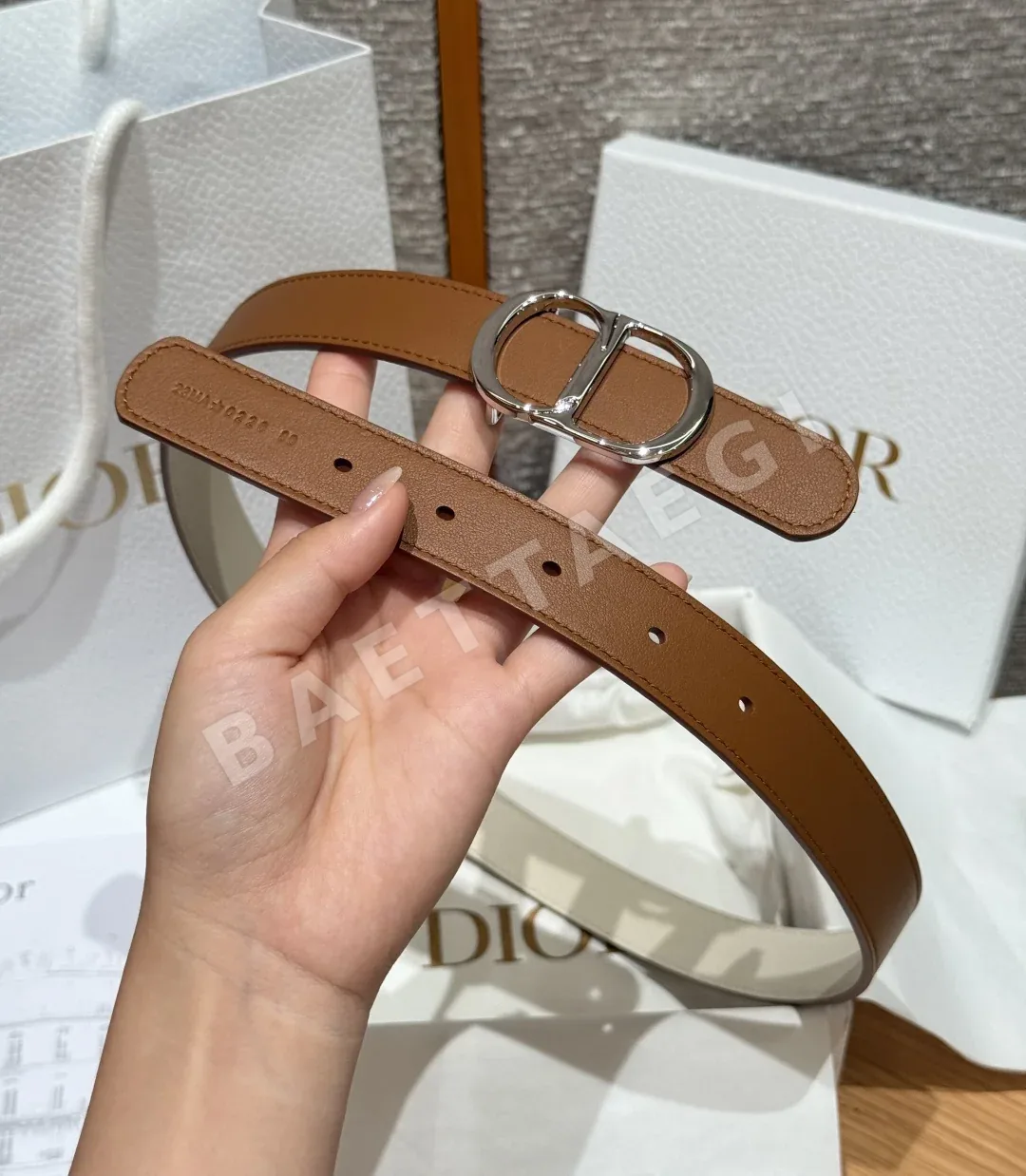 디올 아이콘 리버시블 소가죽 벨트 상세 이미지 5
