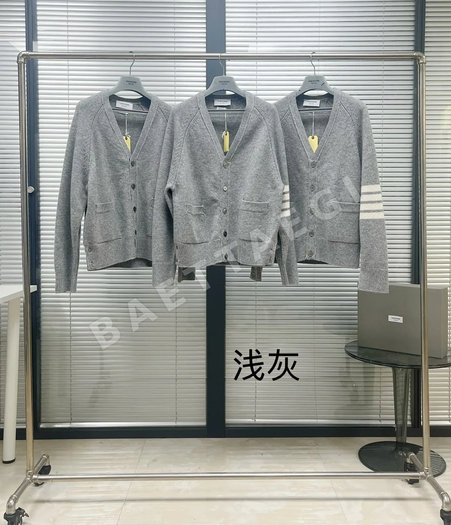 톰브라운 울 숏 래글런 가디건 142854