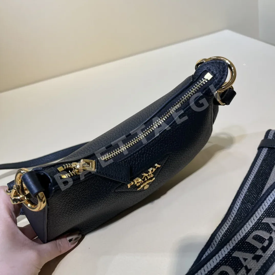 프라다 카프스킨 블랙 미니 숄더백 1BH193 상세 이미지 6