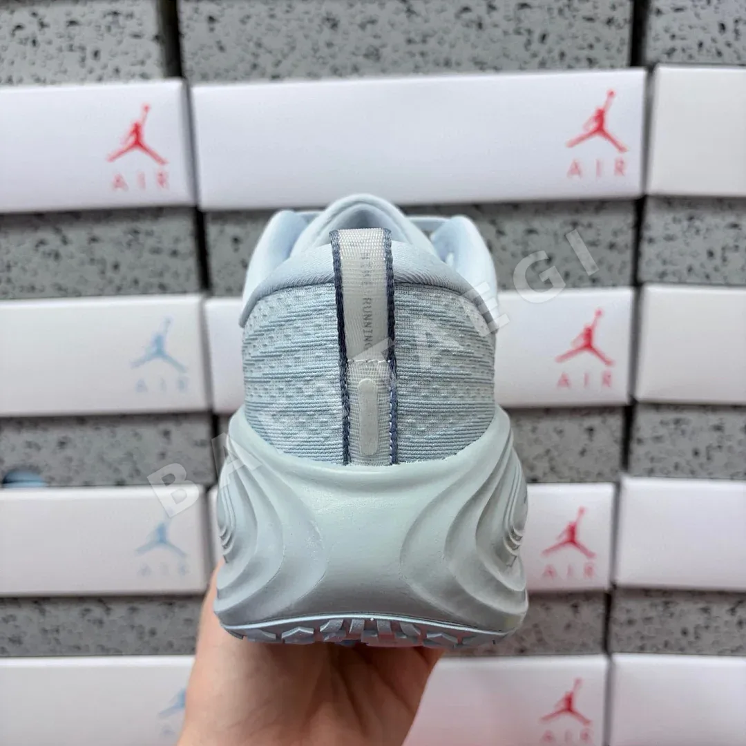 나이키 [GT] 보메로 플러스 HV8150-004 201145 Nike Vomero Plus Football Grey Ashen Slate 상세 이미지 7