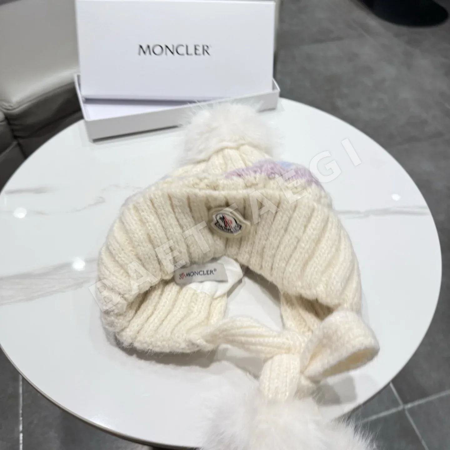 몽클레르 페어아일 패턴 폼폼 니트 모자 상세 이미지 9