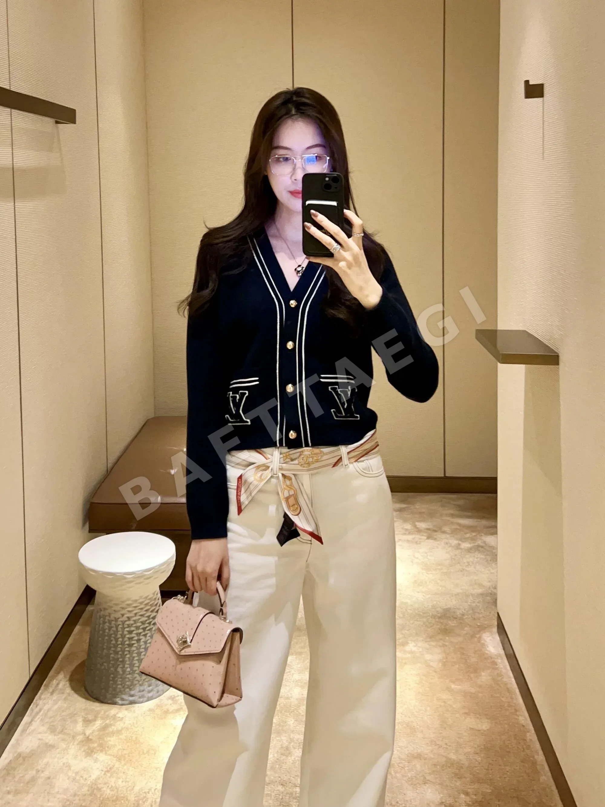루이비통 3D 테리 자수 캐시미어 가디건 129818