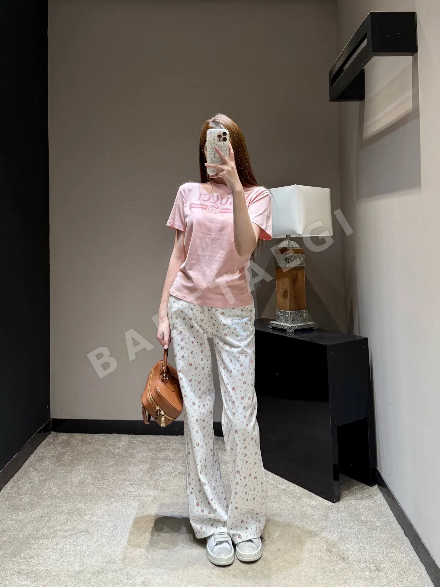 구찌 벚꽃 핑크 인터로킹 더블 G 프린트 반팔티셔츠 상세 이미지 4