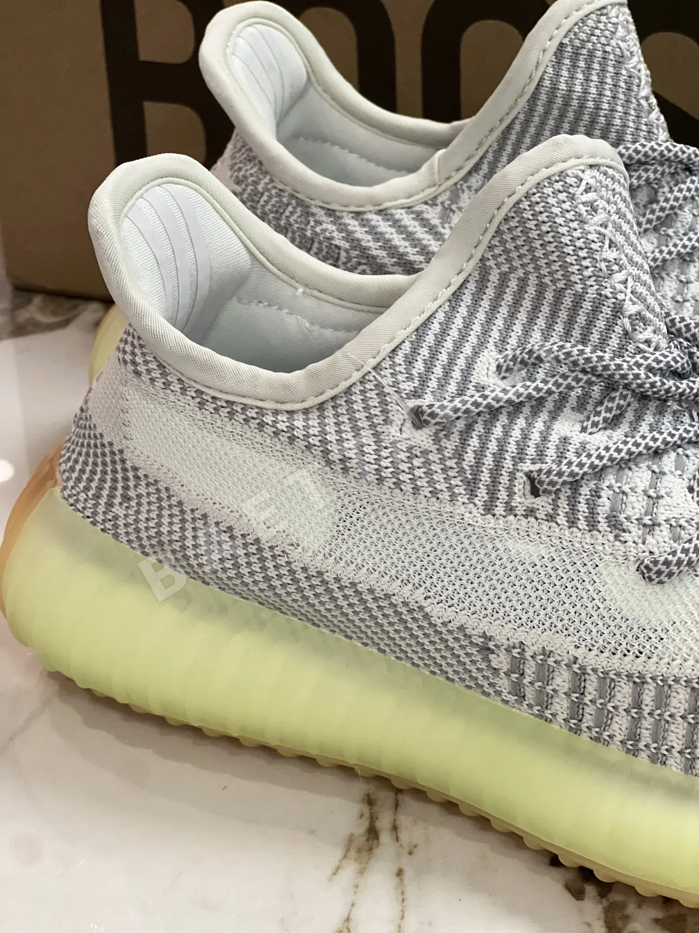 아디다스 YEEZY350 남성 신발 상세 이미지 5