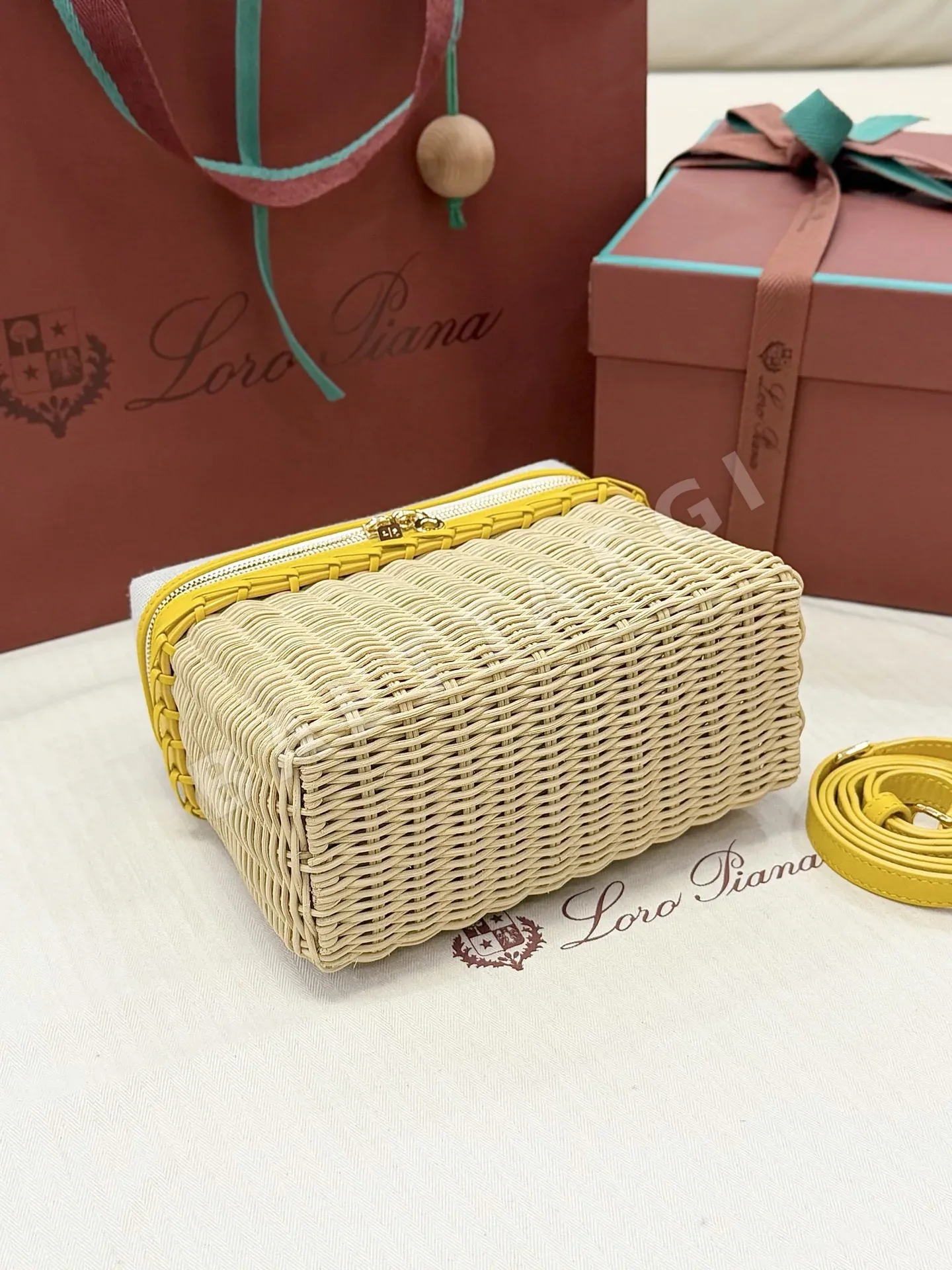 로로피아나 L19 라탄 세로형 캔버스 숄더백 FAQ9505 상세 이미지 4