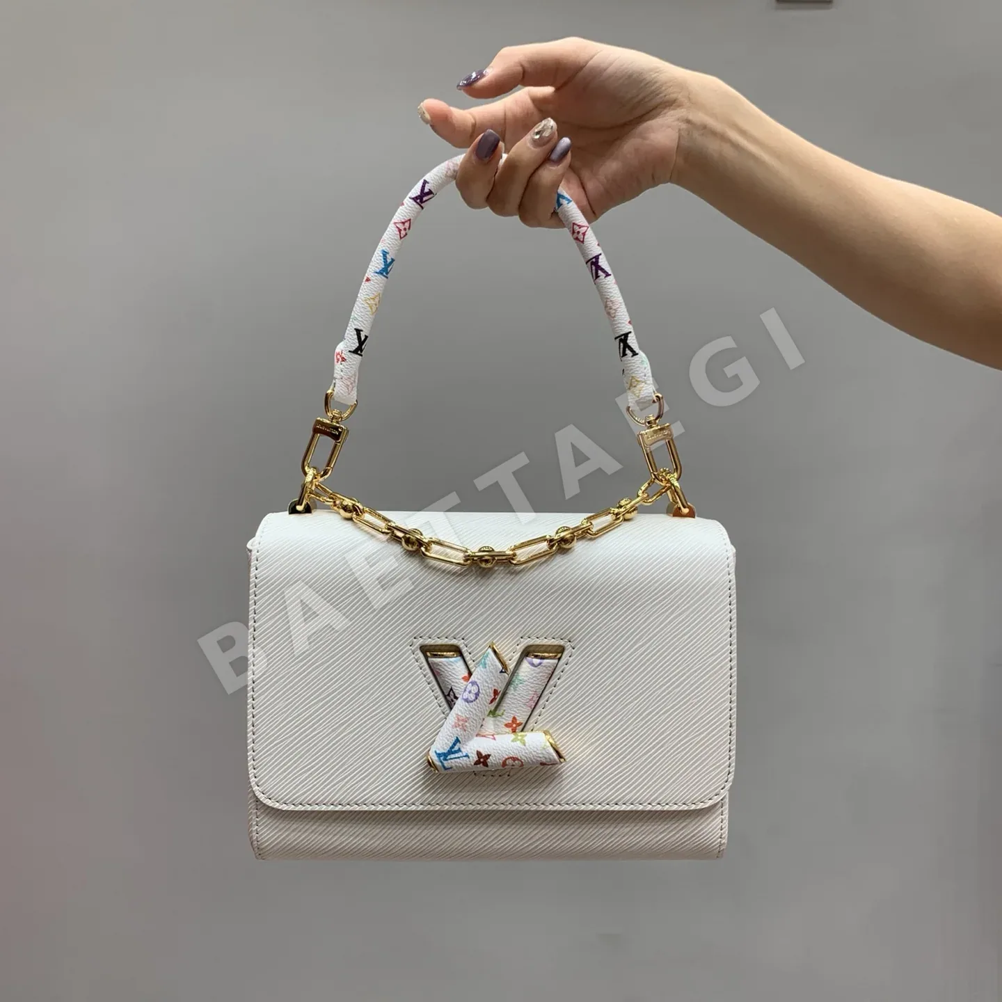 루이비통 화이트 삼색 중형 가방 M13678