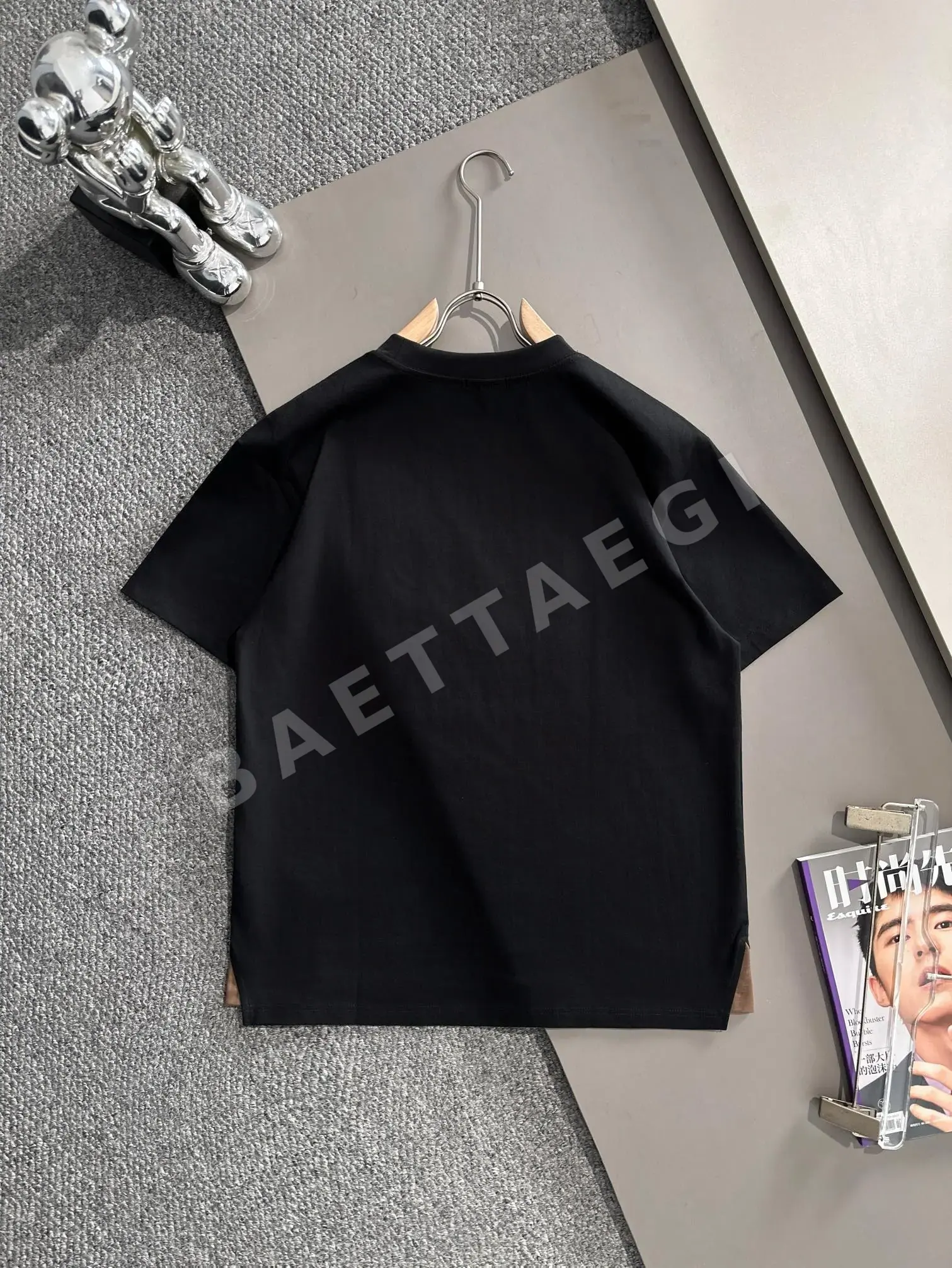 로에베 자수 로고 스플라이스 밑단 남성 반팔 티셔츠 상세 이미지 2