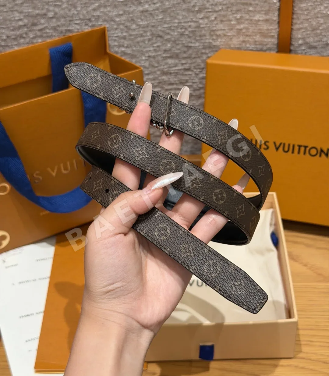 루이비통 스크립트 20mm 리버시블 카프스킨 벨트 상세 이미지 4