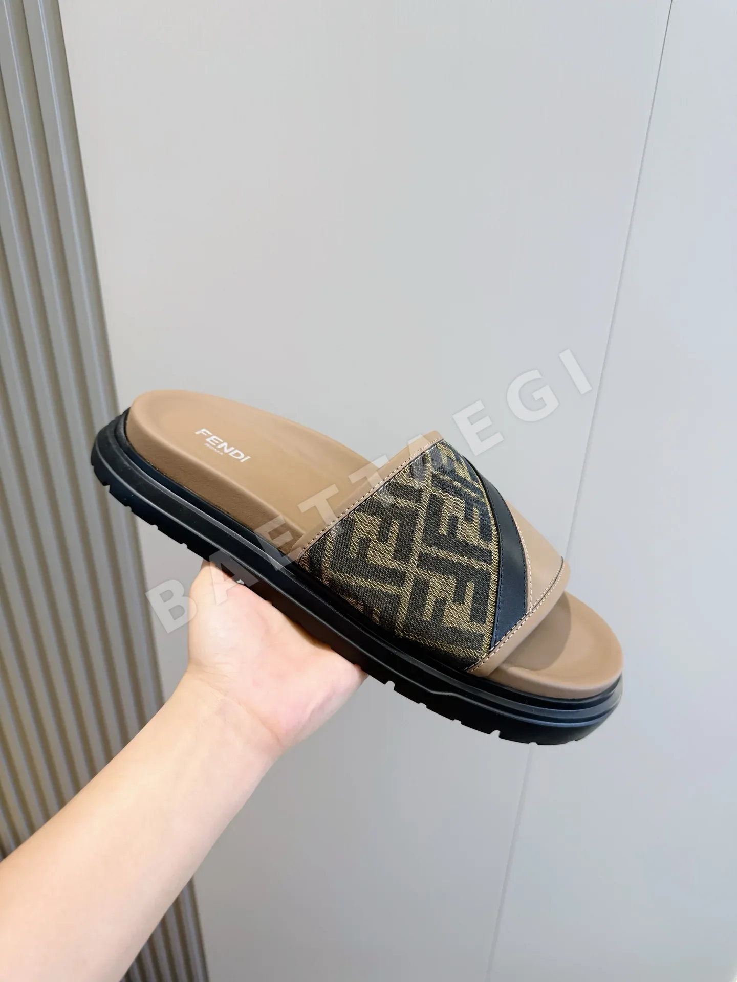 펜디 블록 컬러 러버 샌들 상세 이미지 5