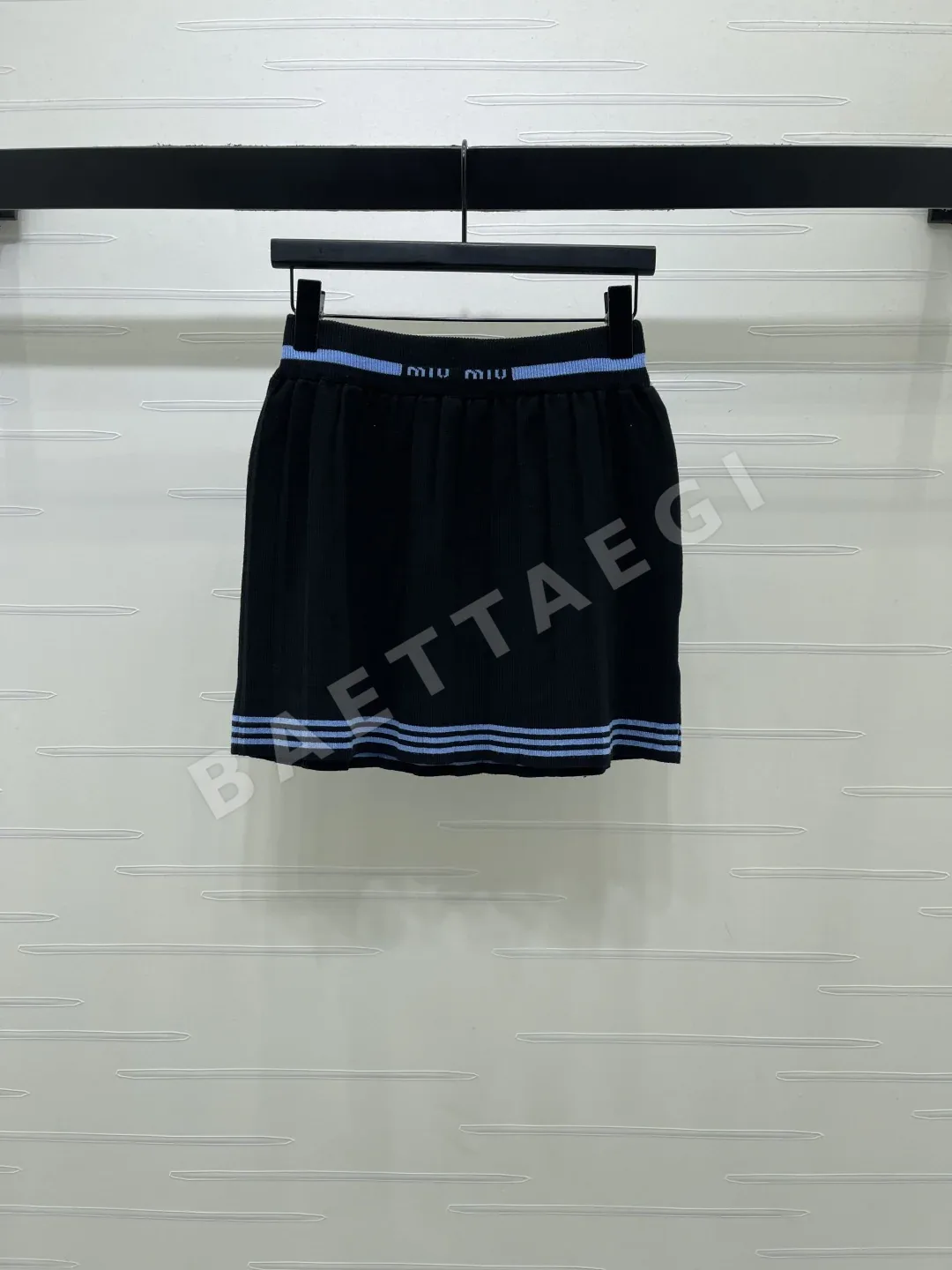 미우미우 카라 반소매 탑 플리츠 스커트 세트 상세 이미지 7