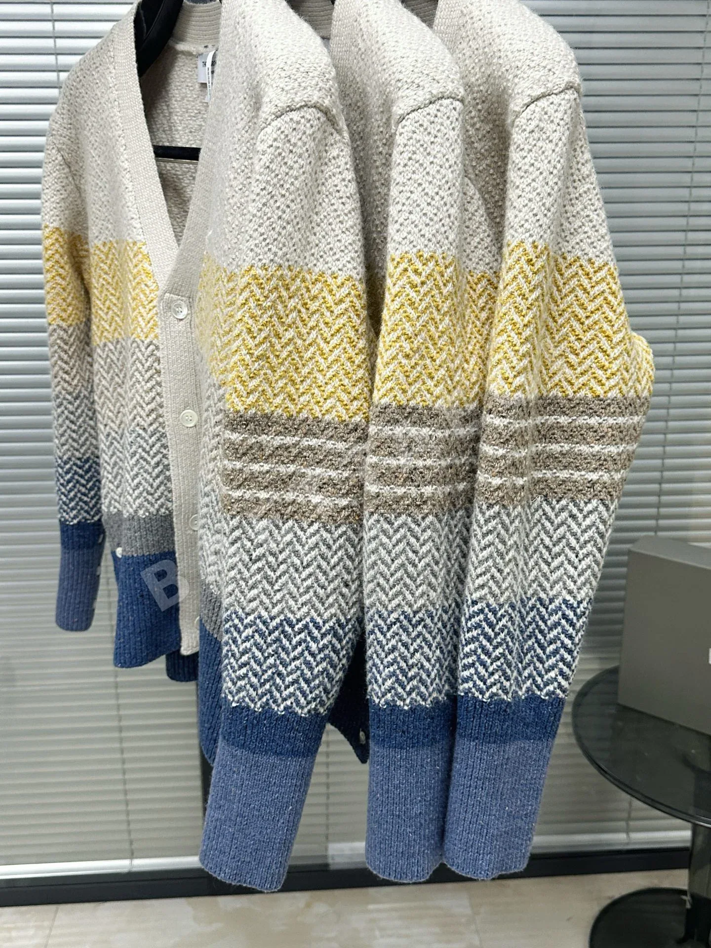 톰브라운 워싱 블루 그레이 남성 니트 레플리카 46575 Thom Browne 상세 이미지 5