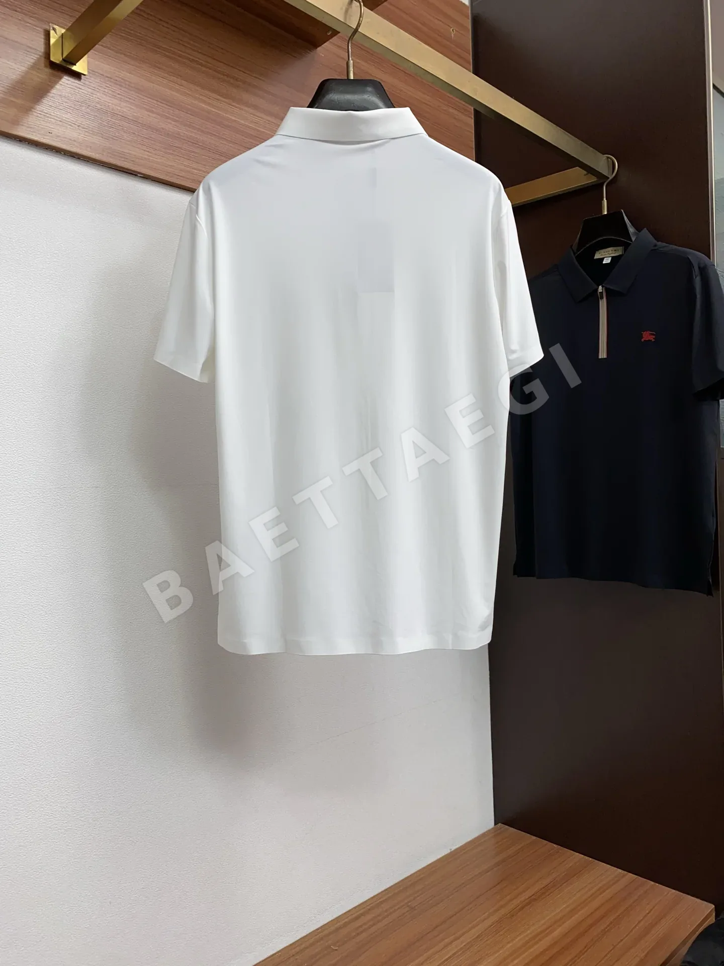 버버리 클래식 로고 남성 반팔 티셔츠 상세 이미지 9