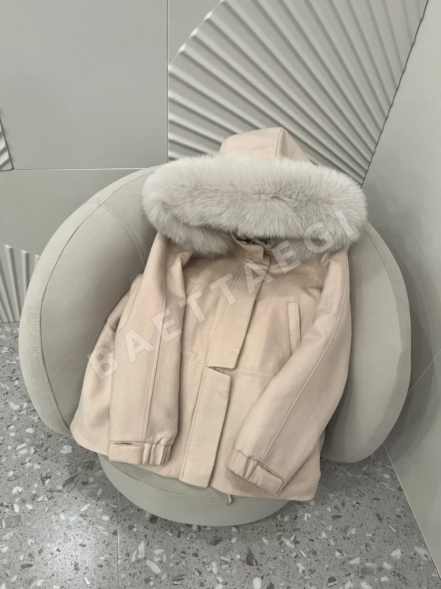 로로피아나 여성 소프트 핑크 패딩 상세 이미지 2