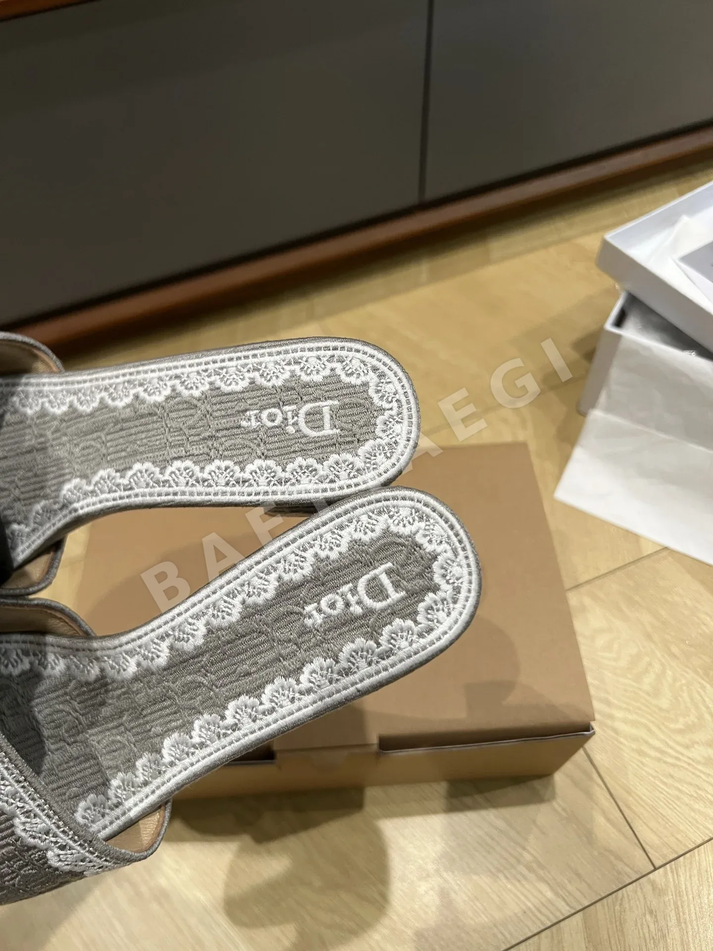 디올 자수 자카드 샌들 상세 이미지 8