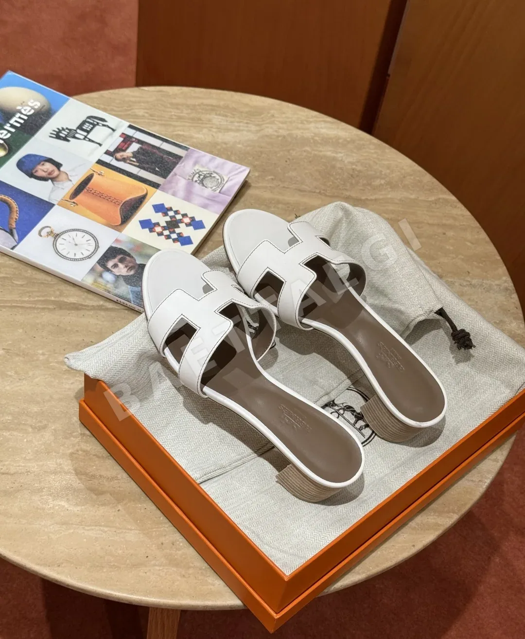 에르메스 오아시스 샌들 화이트 가죽 H 컷아웃 상세 이미지 3