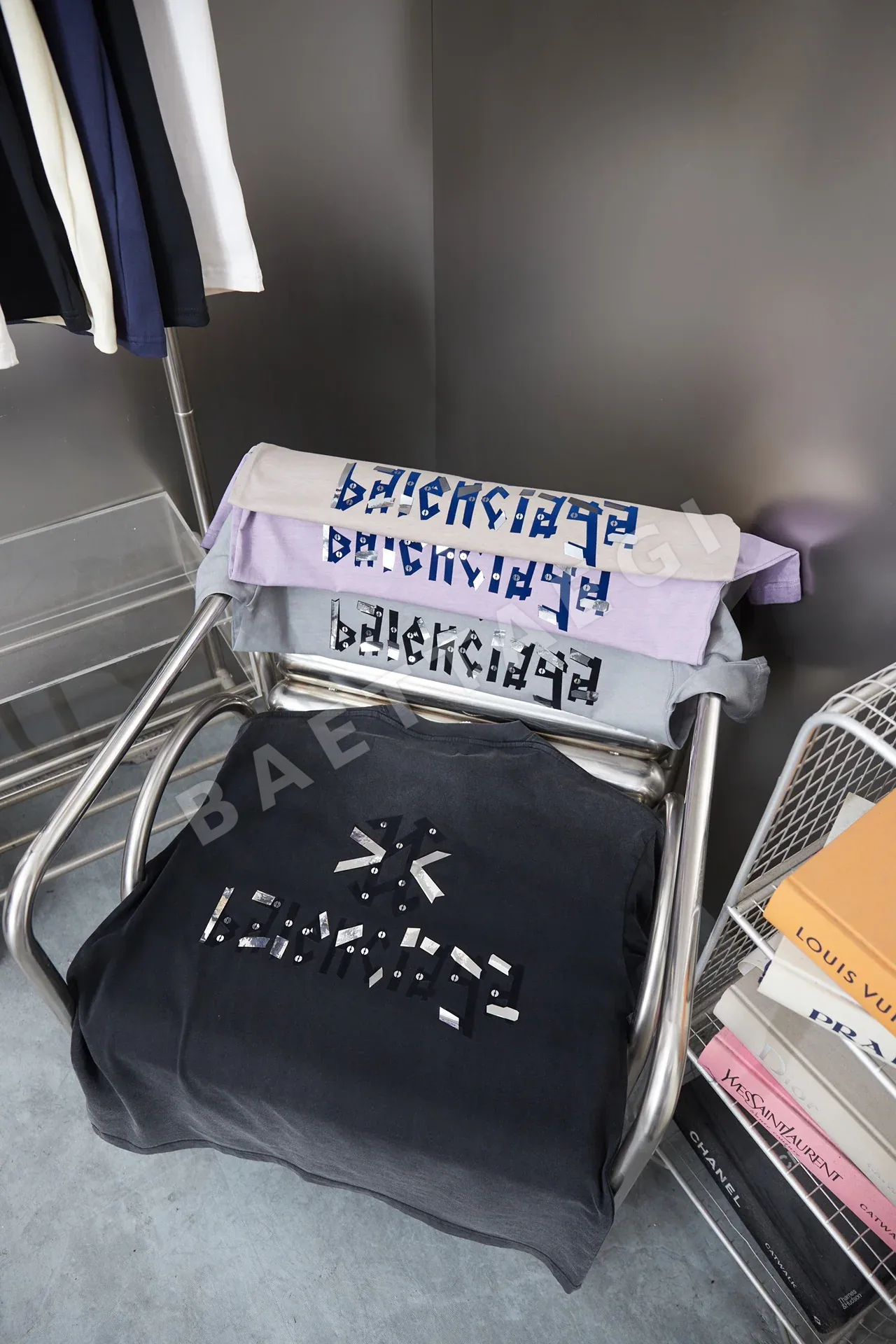 발렌시아가 레터 라인 스톤 남성 반팔 티셔츠 상세 이미지 8
