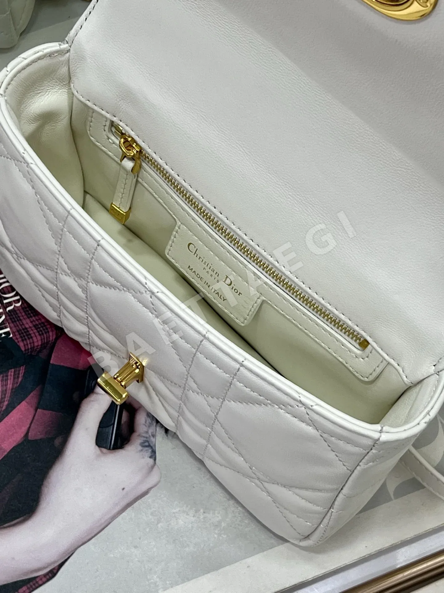 디올 카로 램스킨 스몰 숄더백 상세 이미지 9