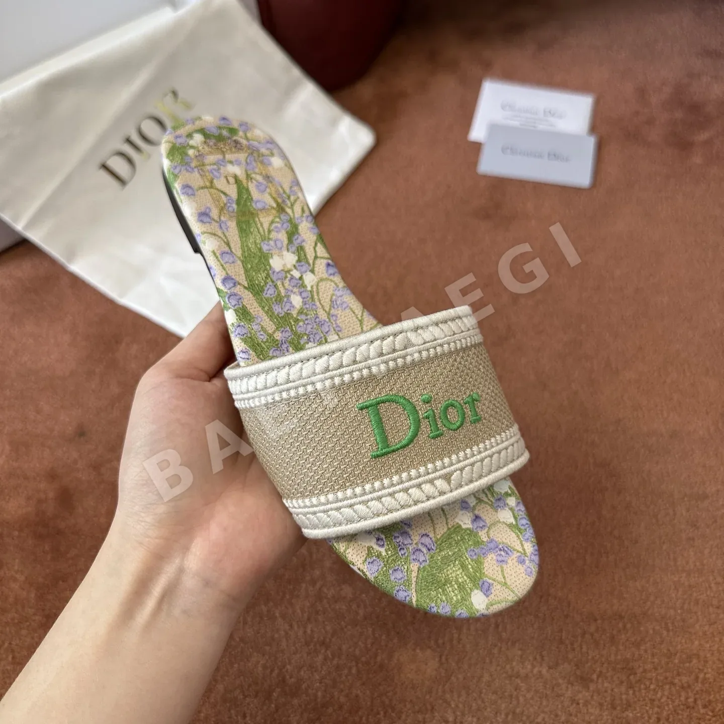 디올 샌들 캔버스 로고 자수 상세 이미지 3