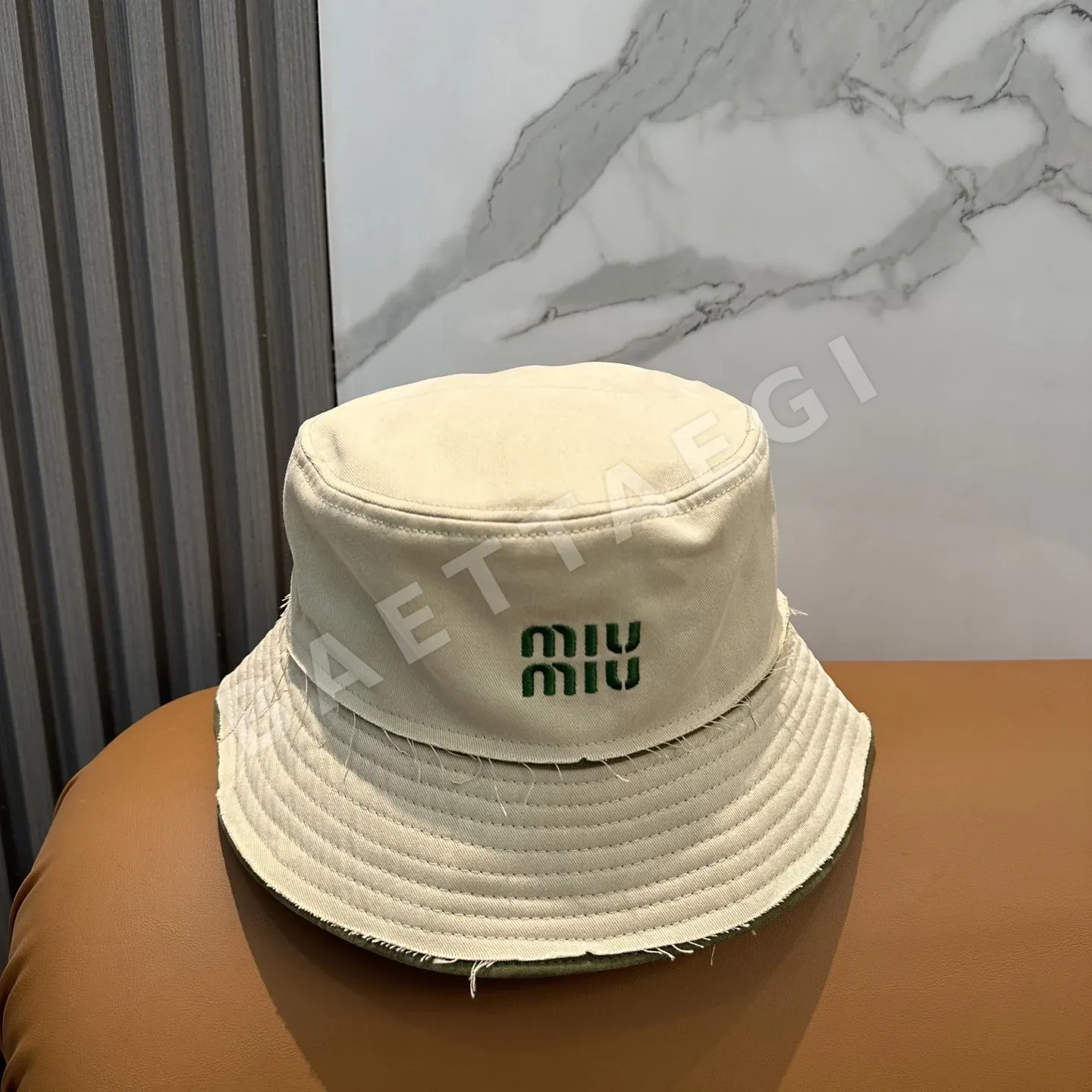 미우미우 자수 버킷 햇 모자 상세 이미지 5