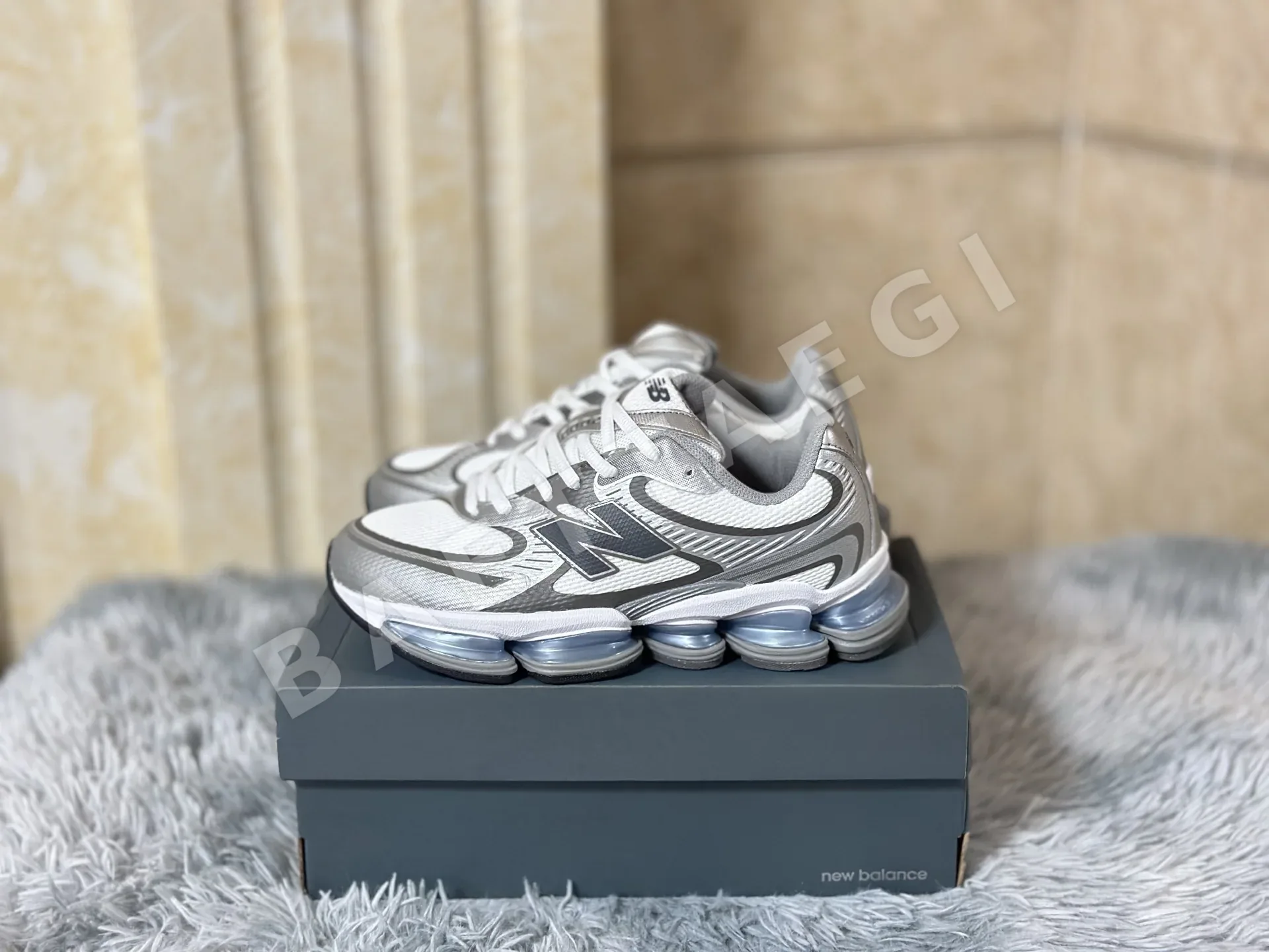 뉴발란스 NB2000 러닝화 상세 이미지 1