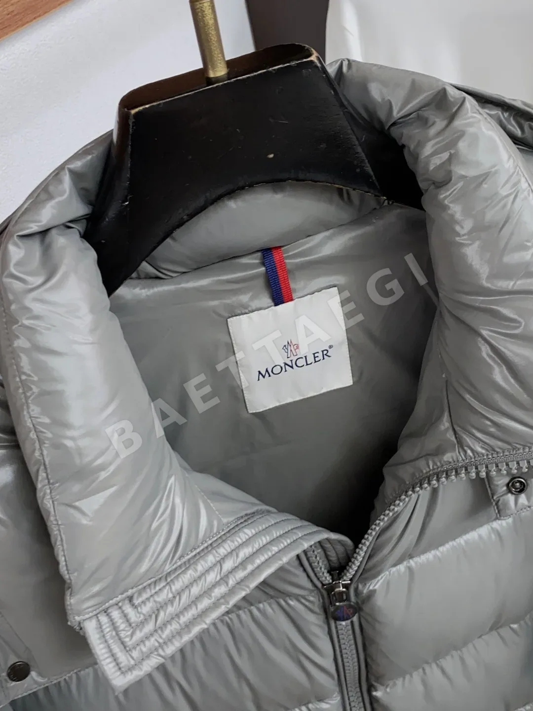 몽클레르 마야(Moncler Maya) 후드 쇼트 다운 자켓 상세 이미지 3