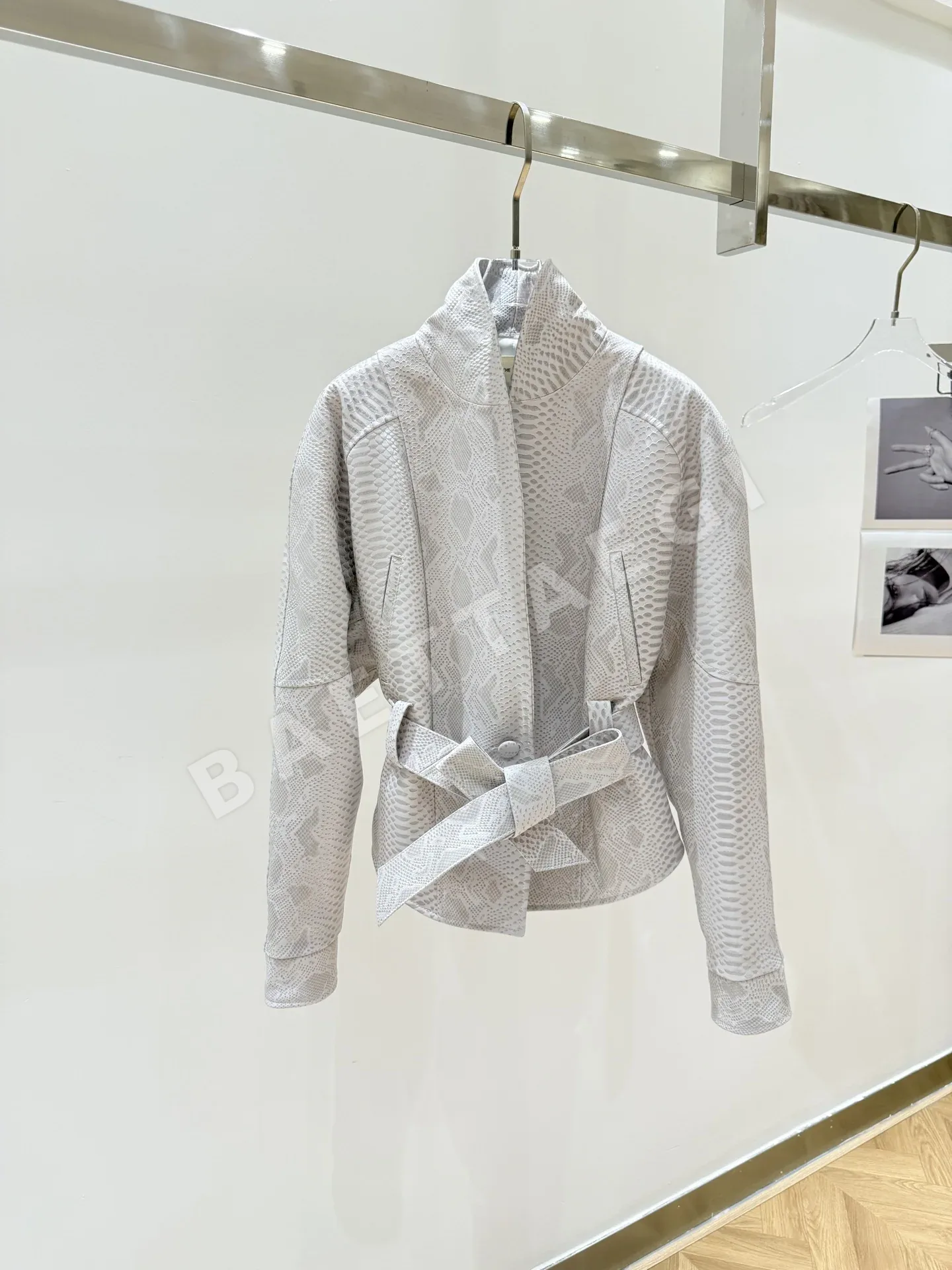 더로우 라펠 여성 자켓 상세 이미지 2