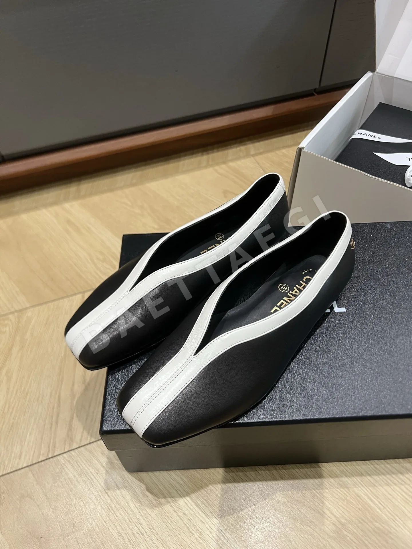 샤넬 26S 컬러 블록 로퍼 108111