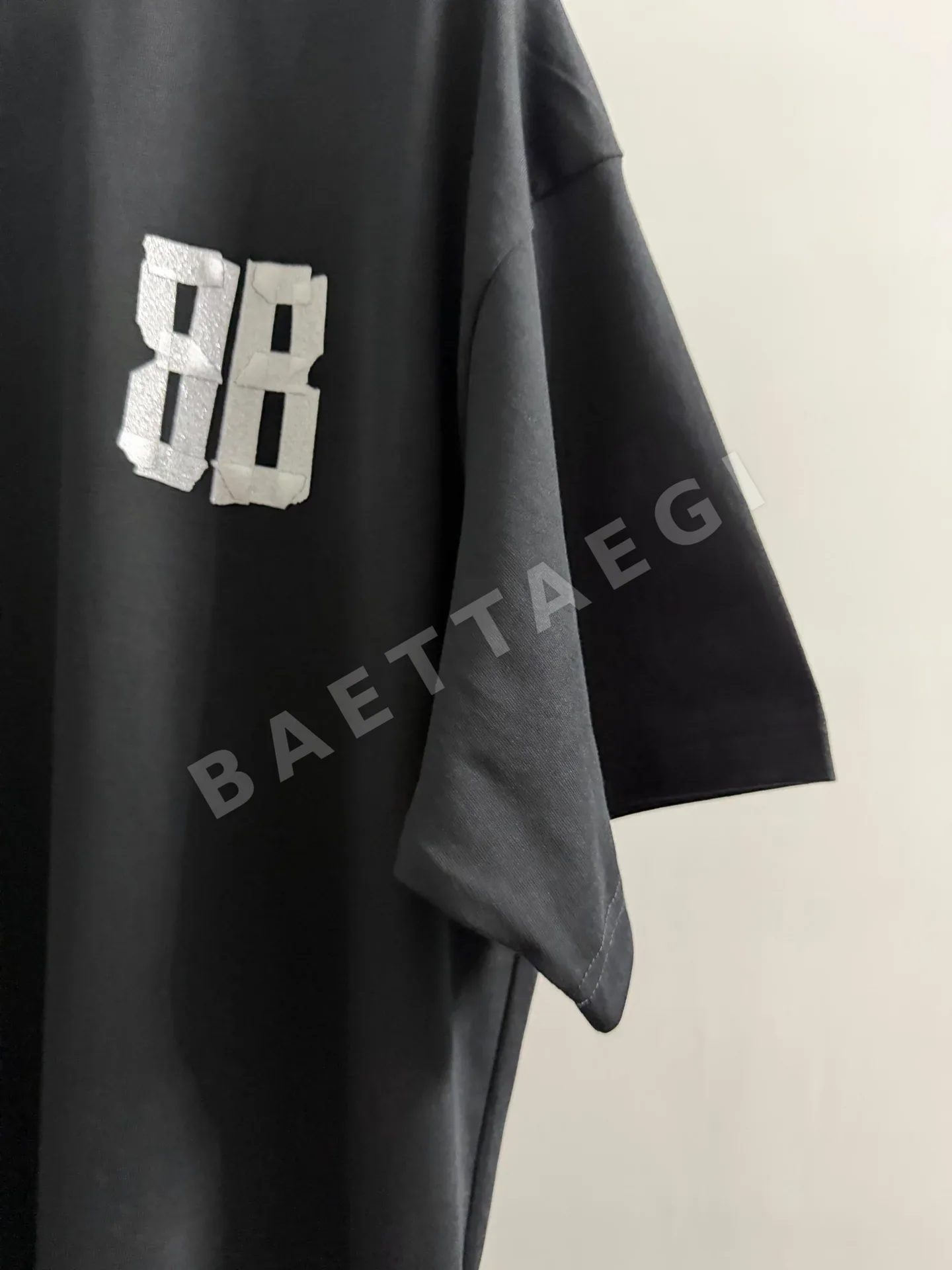 발렌시아가 뉴 BB 실버 테이프 남성 반팔 티셔츠 상세 이미지 3