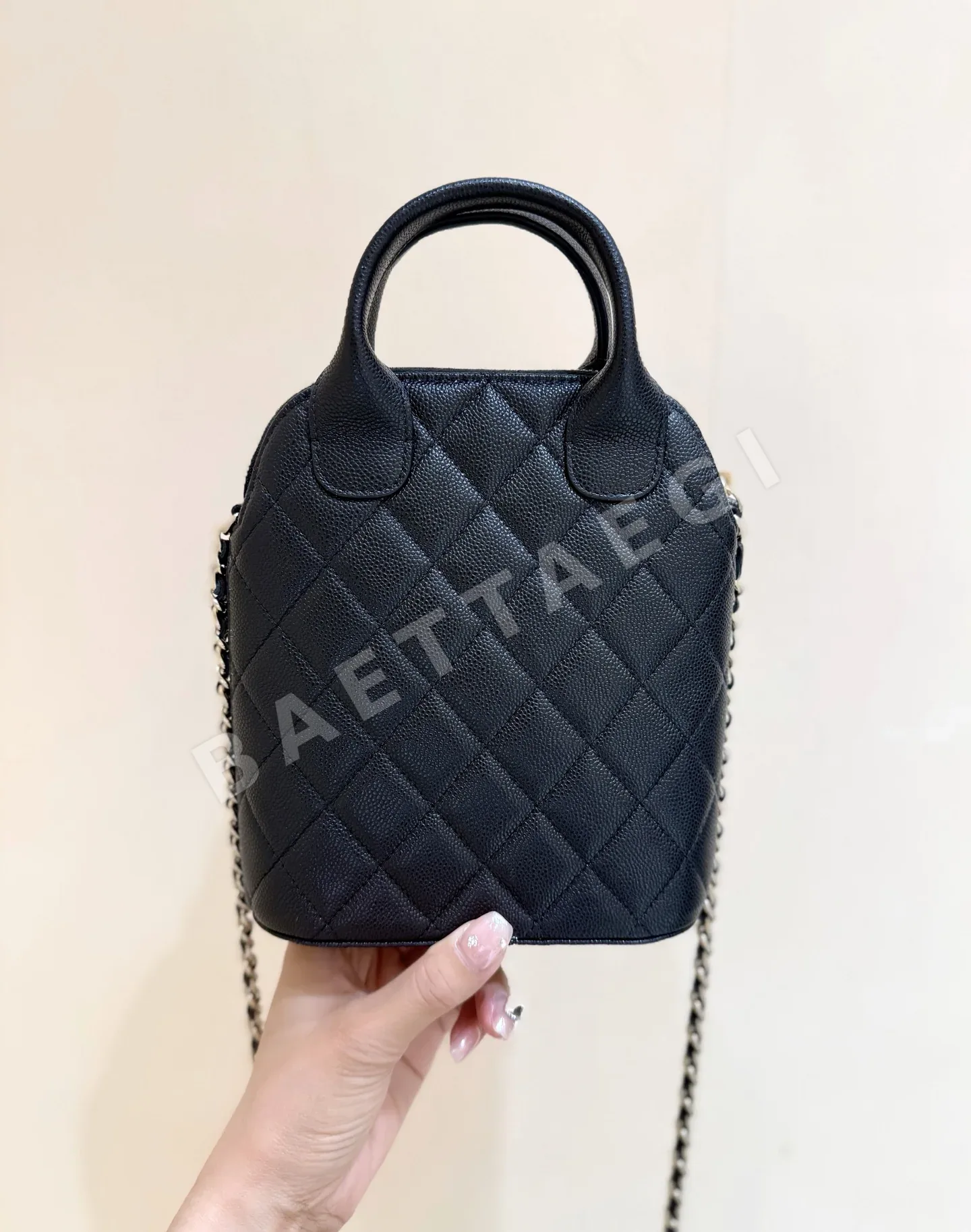 샤넬 25A 페블드 레더 쉘 백 AP4746 상세 이미지 4