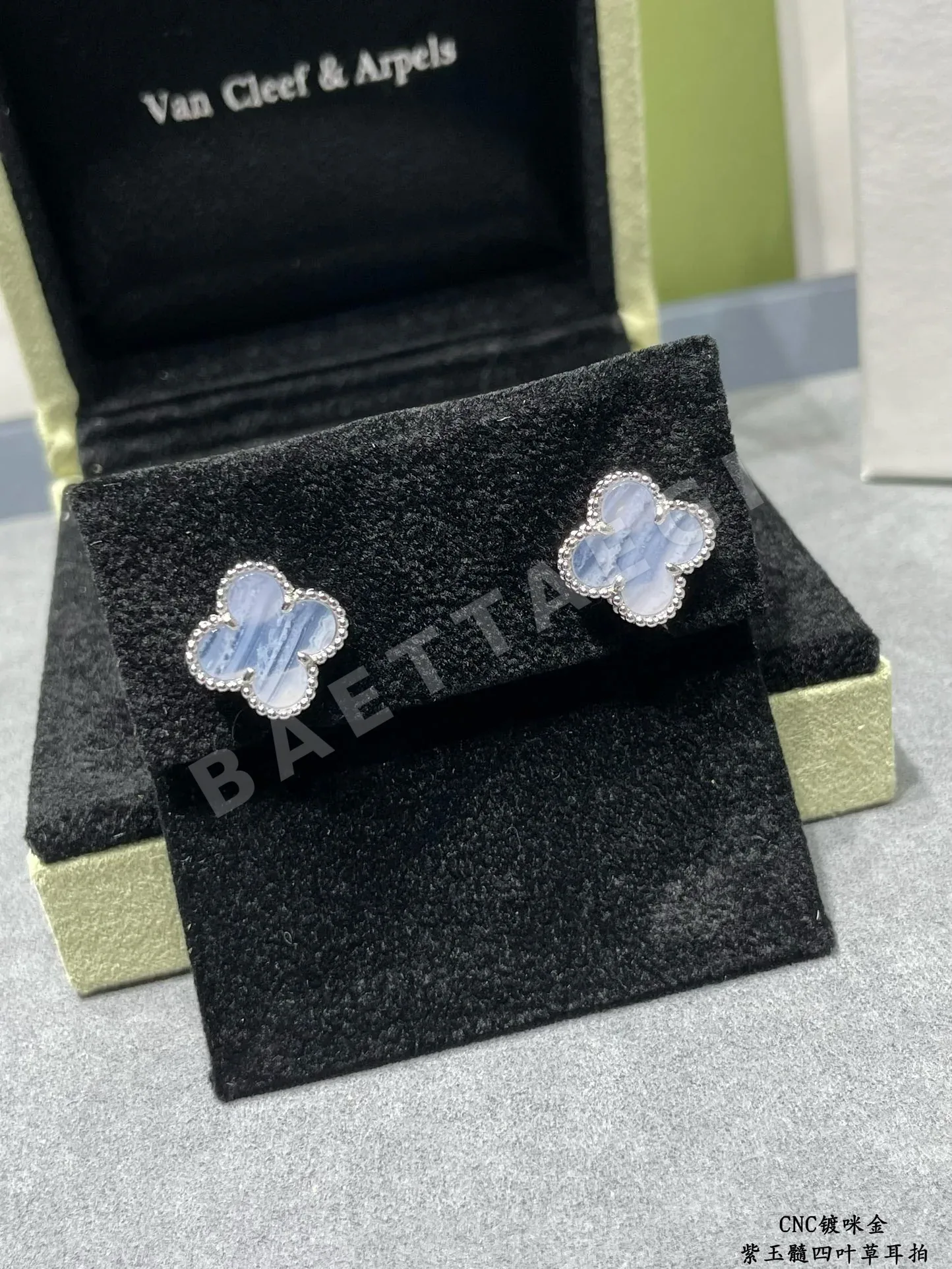 반클리프앤아펠 퍼플 칼세도니 네 잎 클로버 귀걸이 상세 이미지 6
