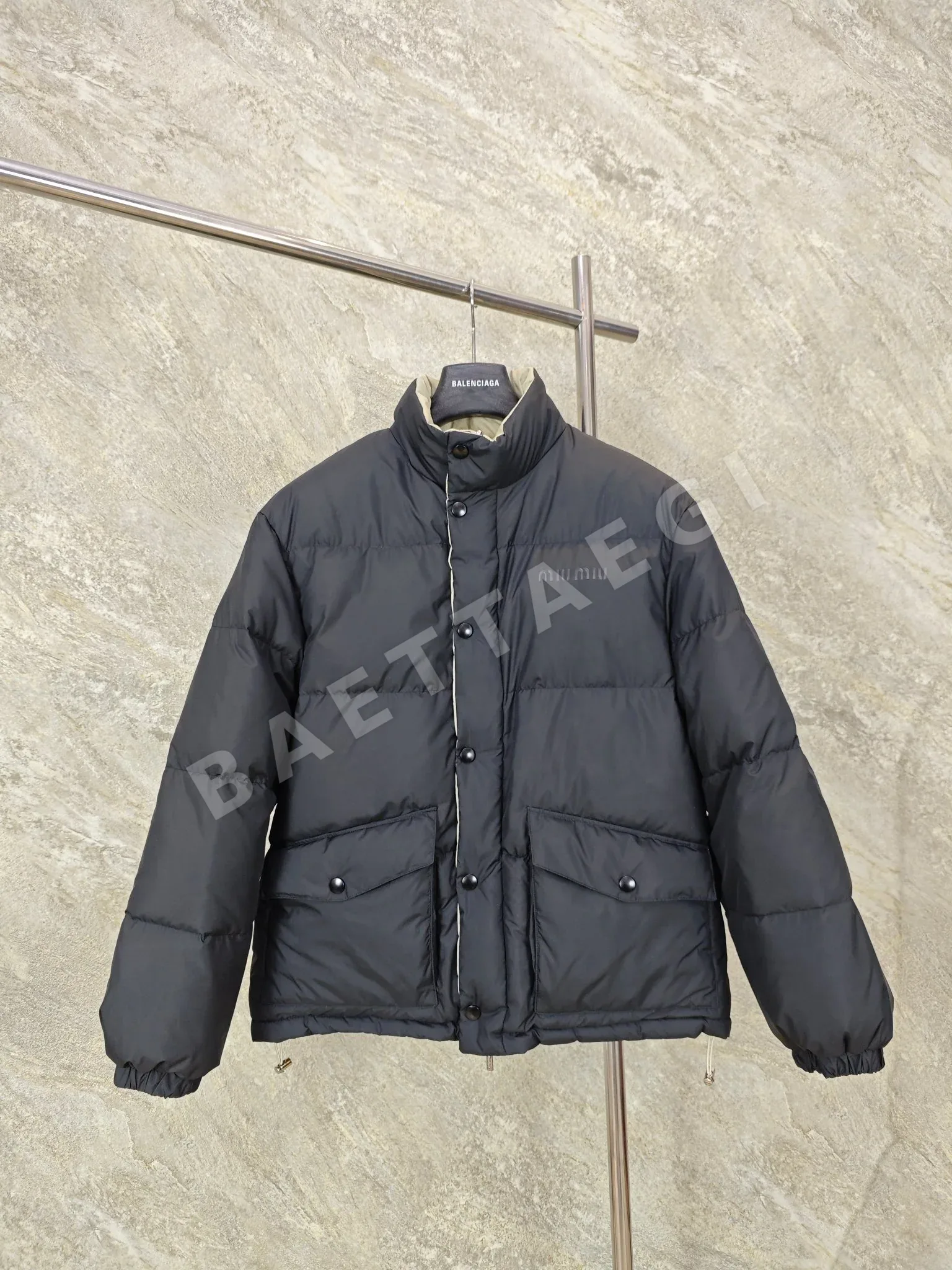 미우미우 테크니컬 퐁제 다운 재킷 25FW