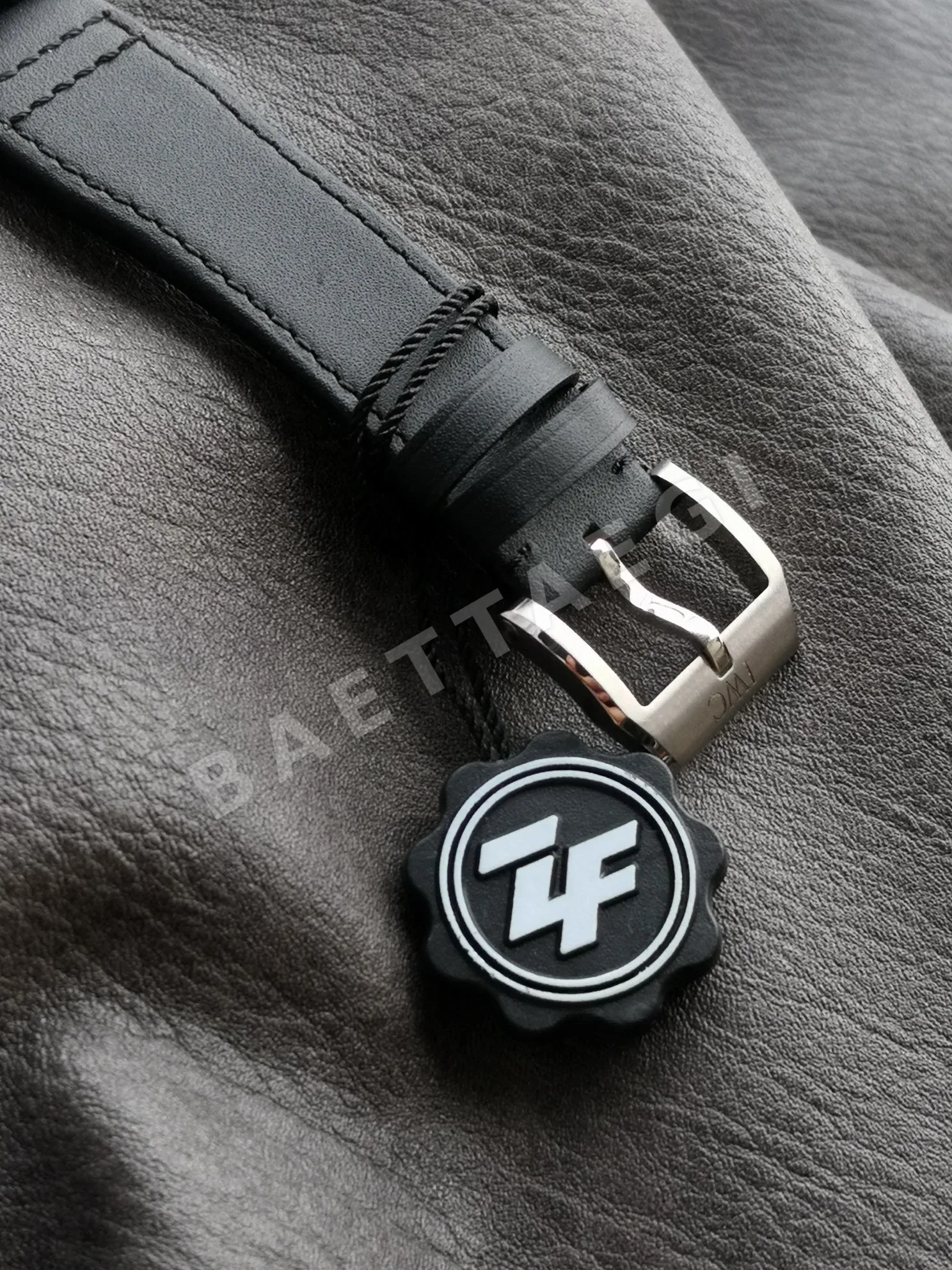 IWC 파일럿 블랙 다이얼 자동 시계 상세 이미지 6
