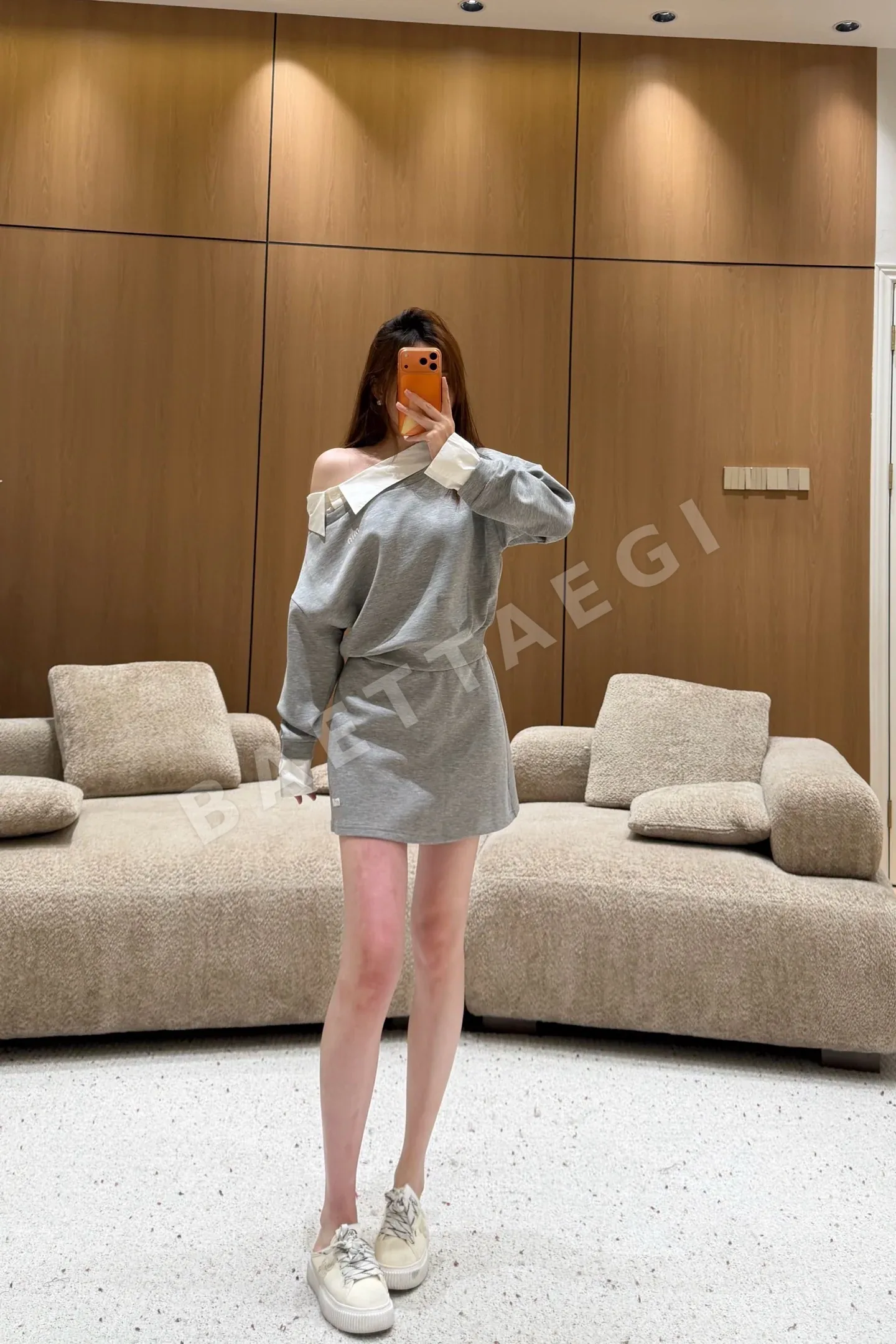 미우미우 컬러 블록 오프숄더 스웨트셔츠 세트 156417