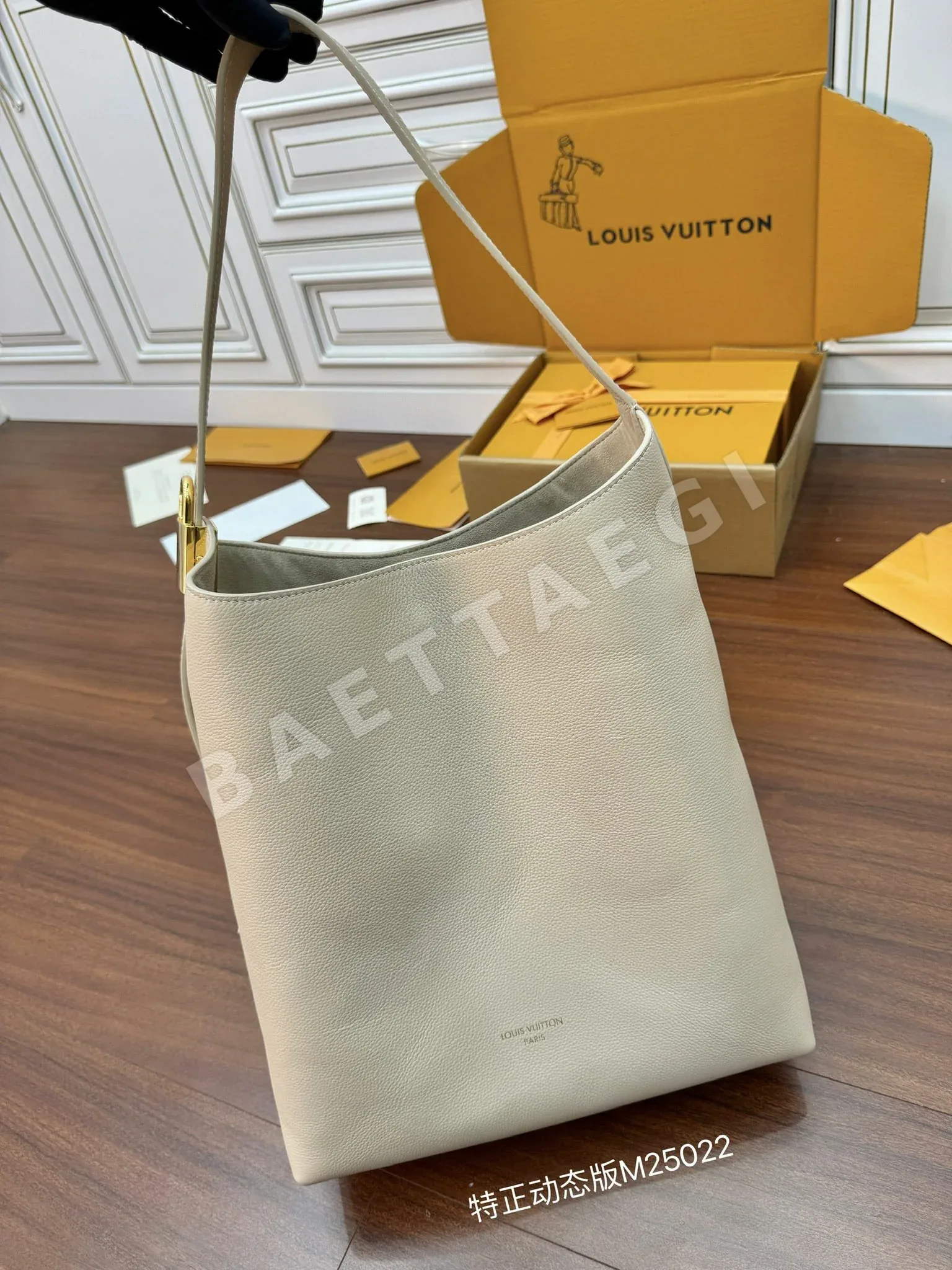 루이비통 M25022 가죽 가방 상세 이미지 2