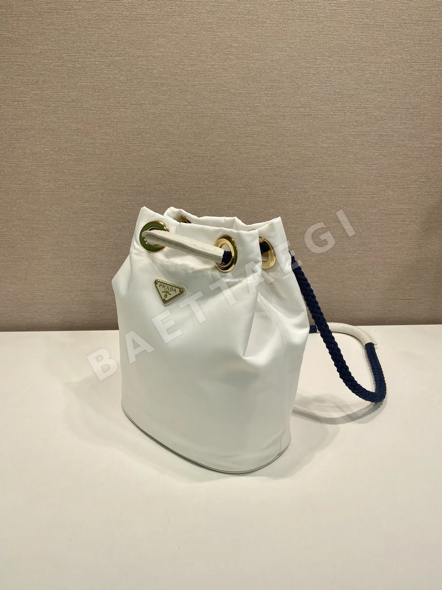 프라다 리나일론 카프스킨 버킷백 1BE082 상세 이미지 3