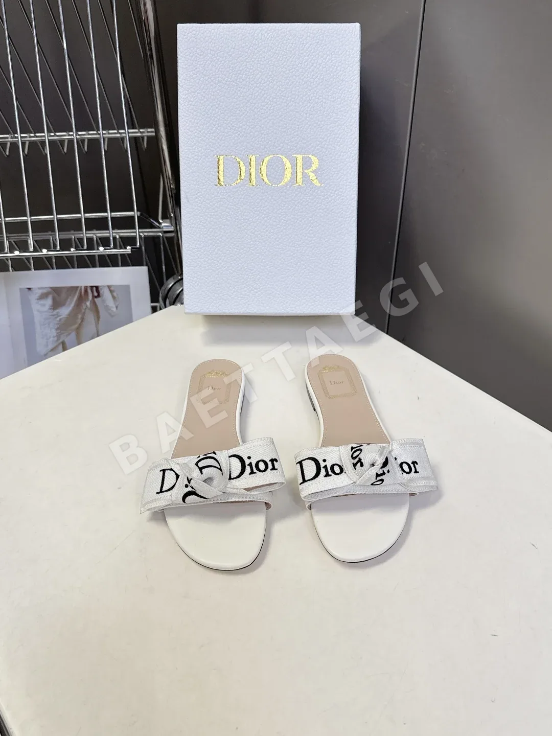 디올 보타이 플랫 샌들 98478