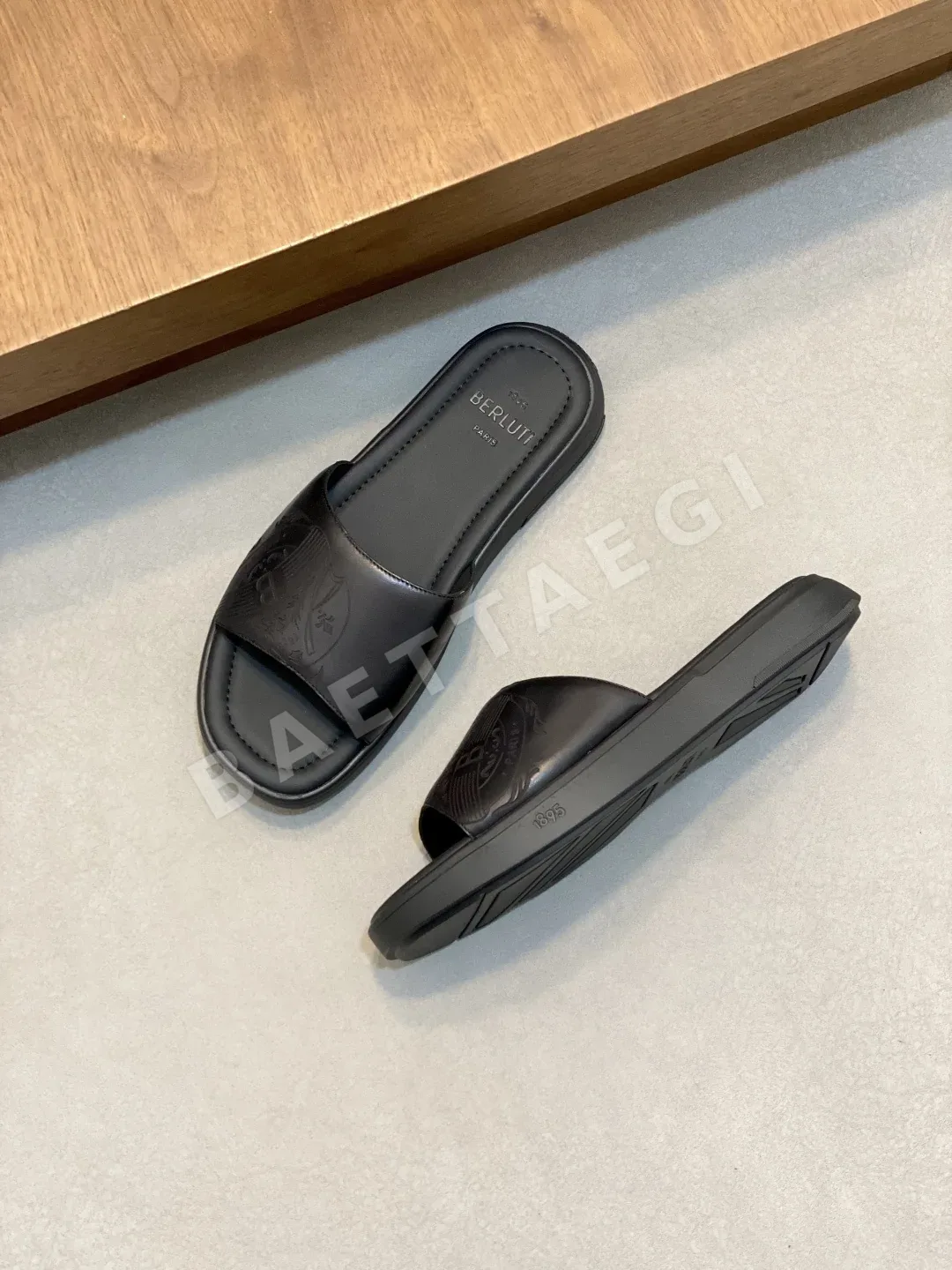 벨루티 손색칠 고광택 슬리퍼 상세 이미지 6