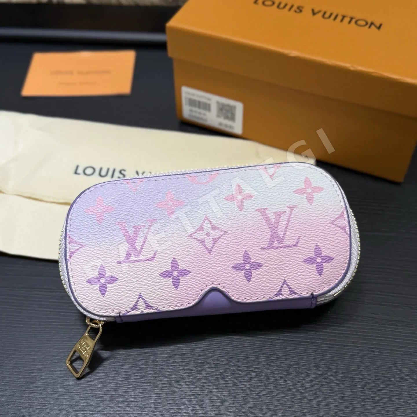 루이비통 LV × TM ANNA 선글라스 케이스 키링 상세 이미지 2