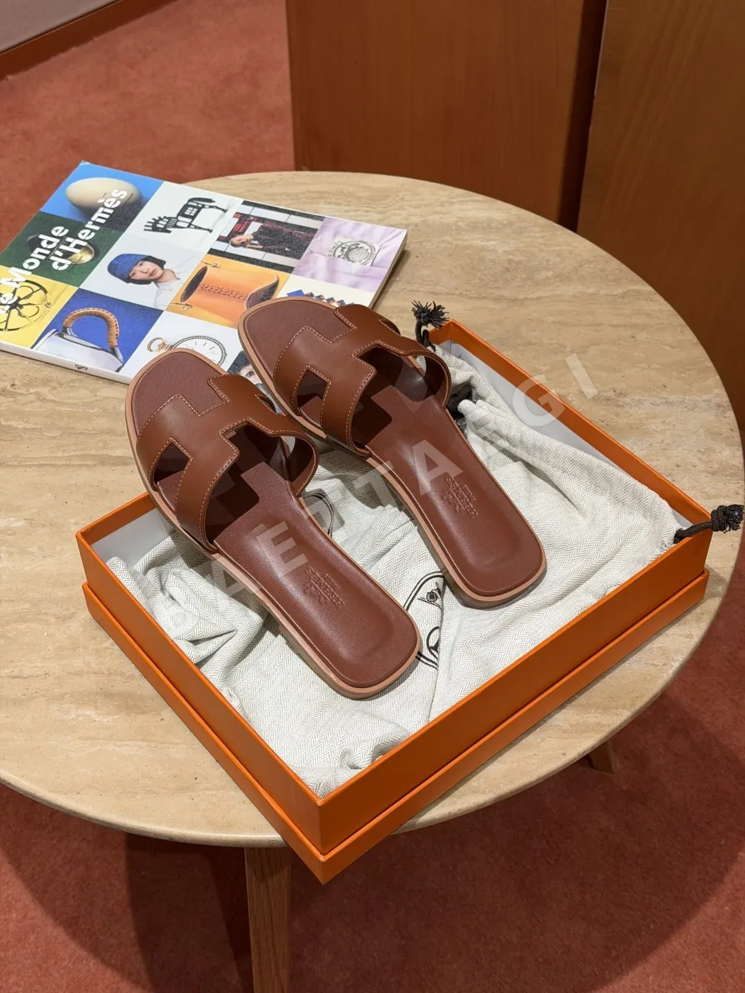에르메스 오란 샌들 새들 레드 가죽 H 컷아웃 상세 이미지 7