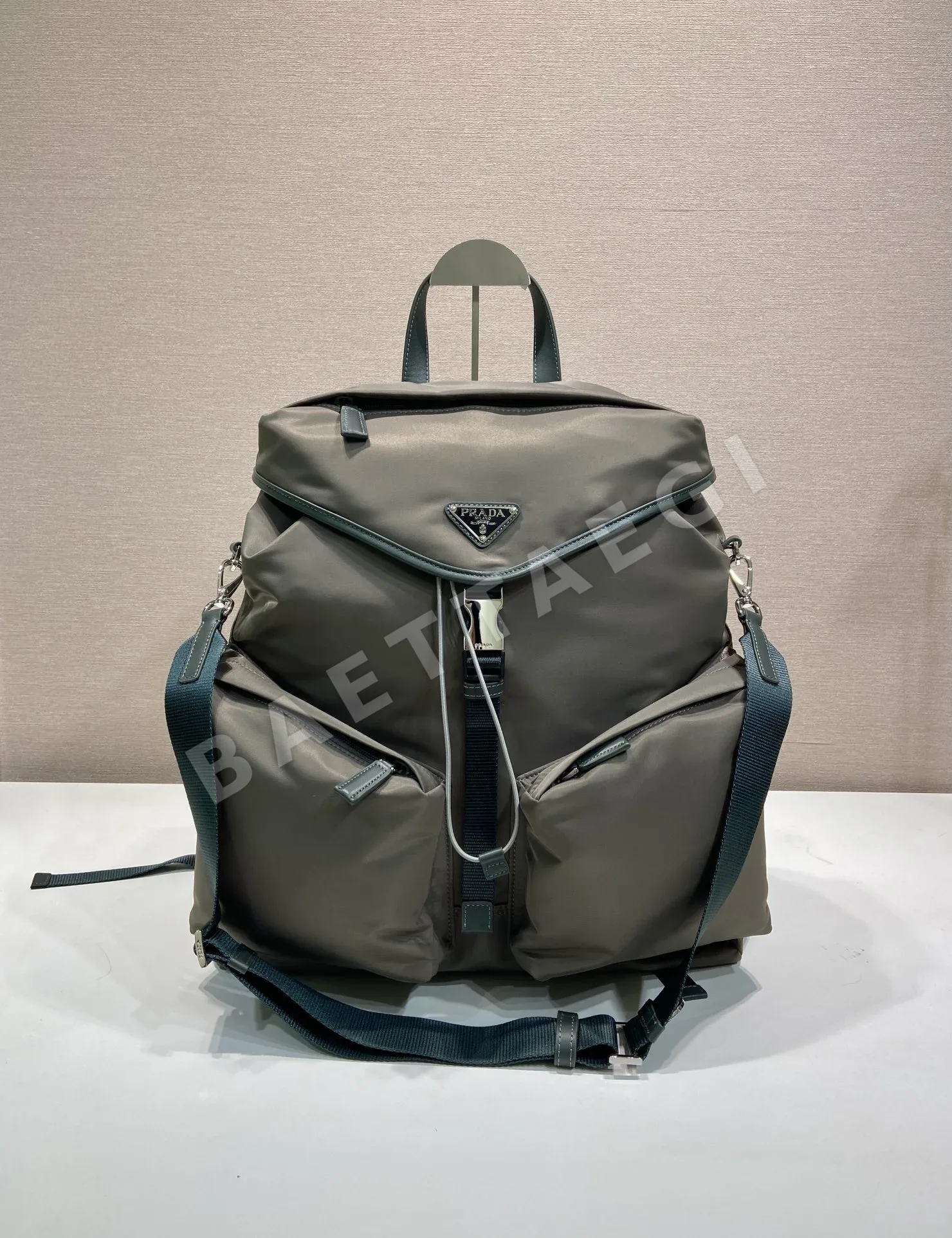 프라다 나일론 숄더백 2VZ108 A