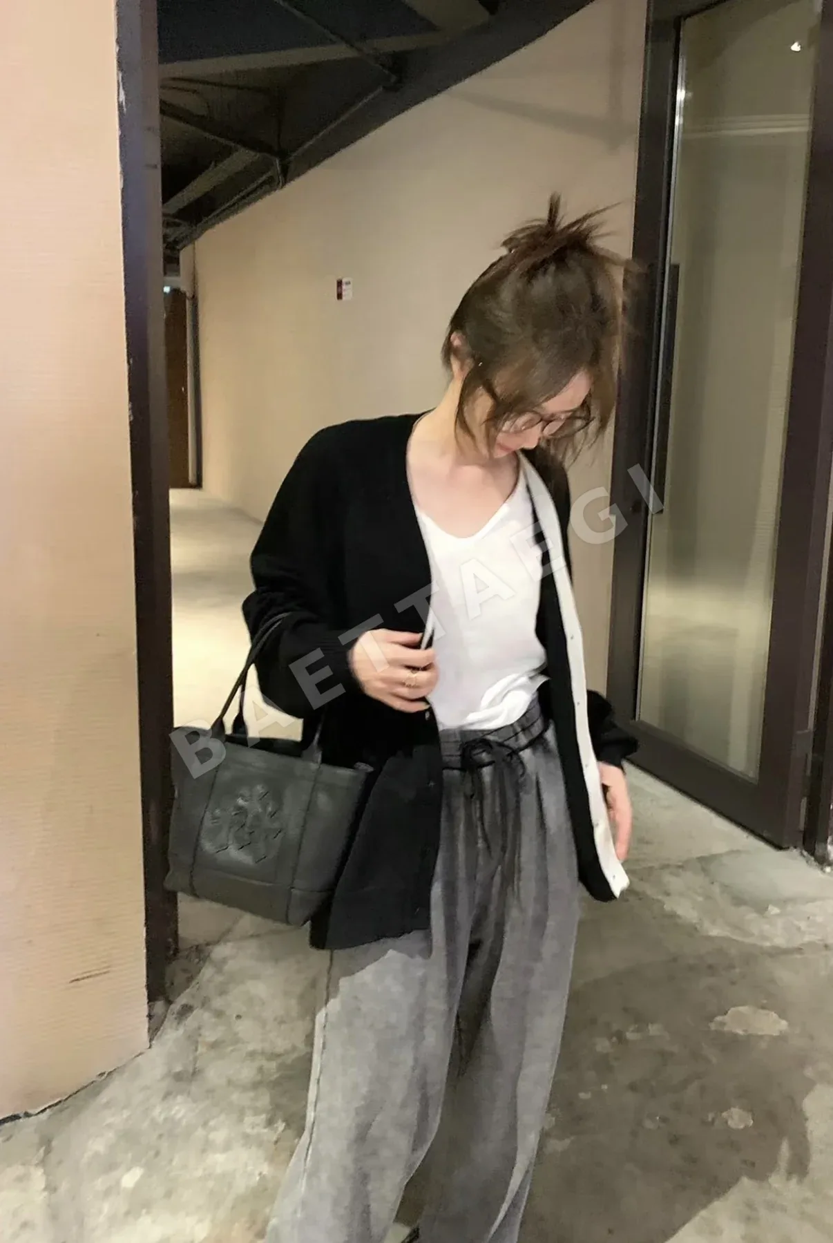 크롬하츠 크로스 패치 토트 가방 상세 이미지 9